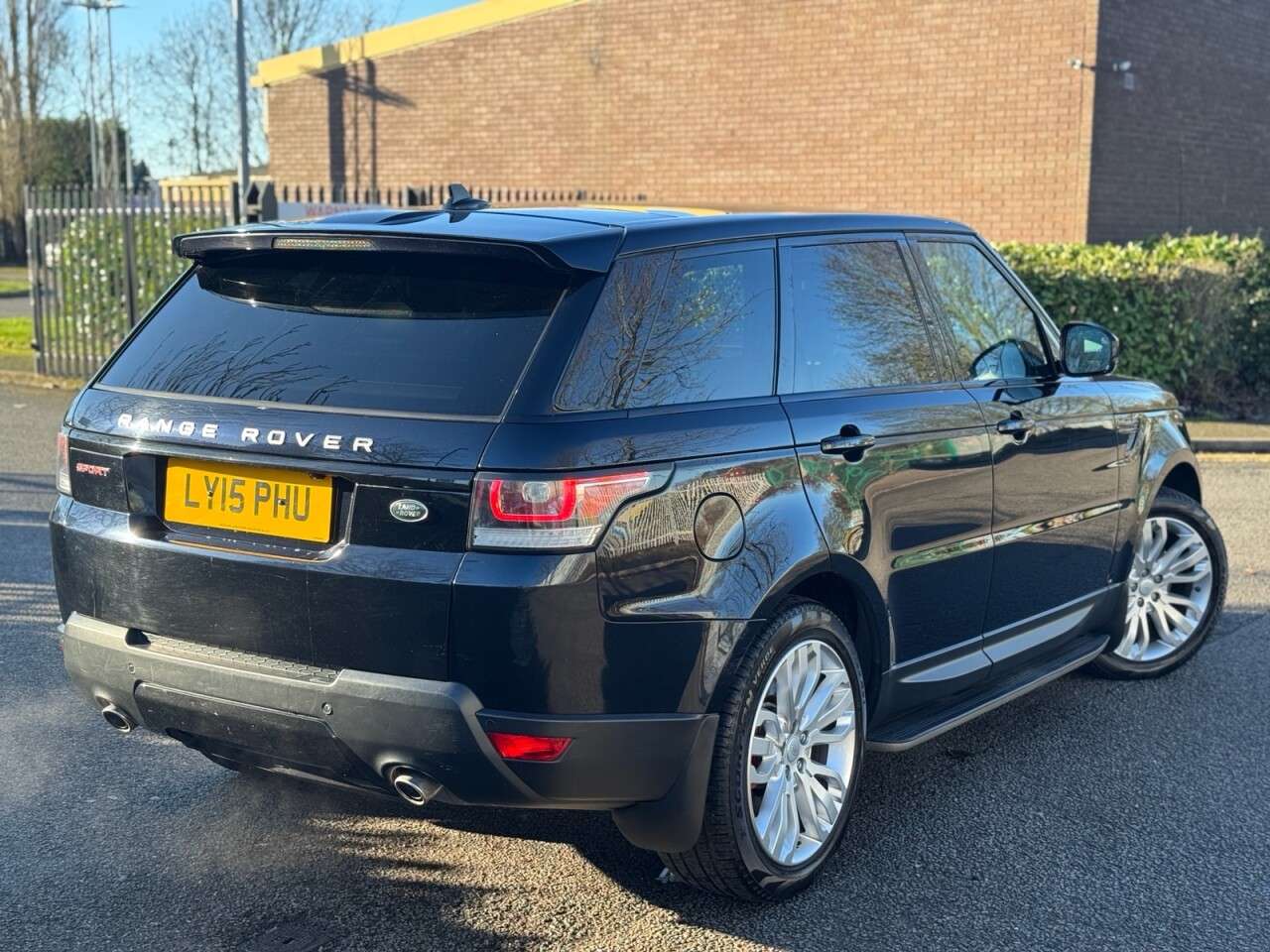 A 2015 LAND ROVER RANGE ROVER SPORT 3.0 SD V6 HSE Dynamic SUV 5dr Diesel Auto 4WD Euro 5 (s/s) (306 ps) A 2015 LAND ROVER RANGE ROVER SPORT 3.0 SD V6 HSE Dynamic SUV 5dr Diesel Auto 4WD Euro 5 (s/s) (306 ps)