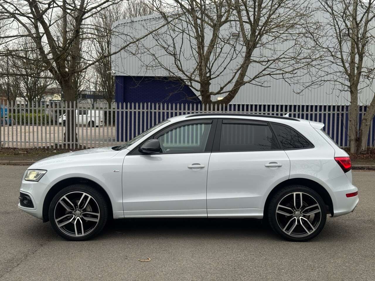 A 2016 AUDI Q5 2.0 TDI S line Plus SUV 5dr Diesel S Tronic quattro Euro 6 (s/s) (190 ps) A 2016 AUDI Q5 2.0 TDI S line Plus SUV 5dr Diesel S Tronic quattro Euro 6 (s/s) (190 ps)