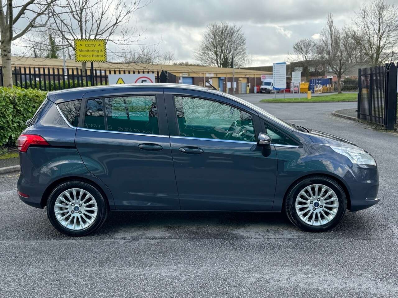 A 2014 FORD B-MAX 1.0T EcoBoost Titanium MPV 5dr Petrol Manual Euro 5 (100 ps) A 2014 FORD B-MAX 1.0T EcoBoost Titanium MPV 5dr Petrol Manual Euro 5 (100 ps)
