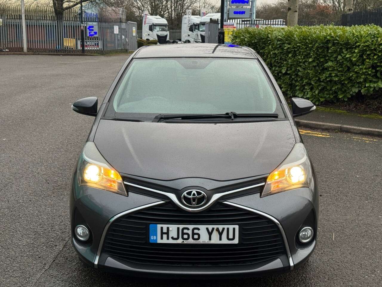 A 2016 TOYOTA YARIS 1.0 VVT-i Icon Hatchback 5dr Petrol Manual Euro 6 (69 ps) A 2016 TOYOTA YARIS 1.0 VVT-i Icon Hatchback 5dr Petrol Manual Euro 6 (69 ps)