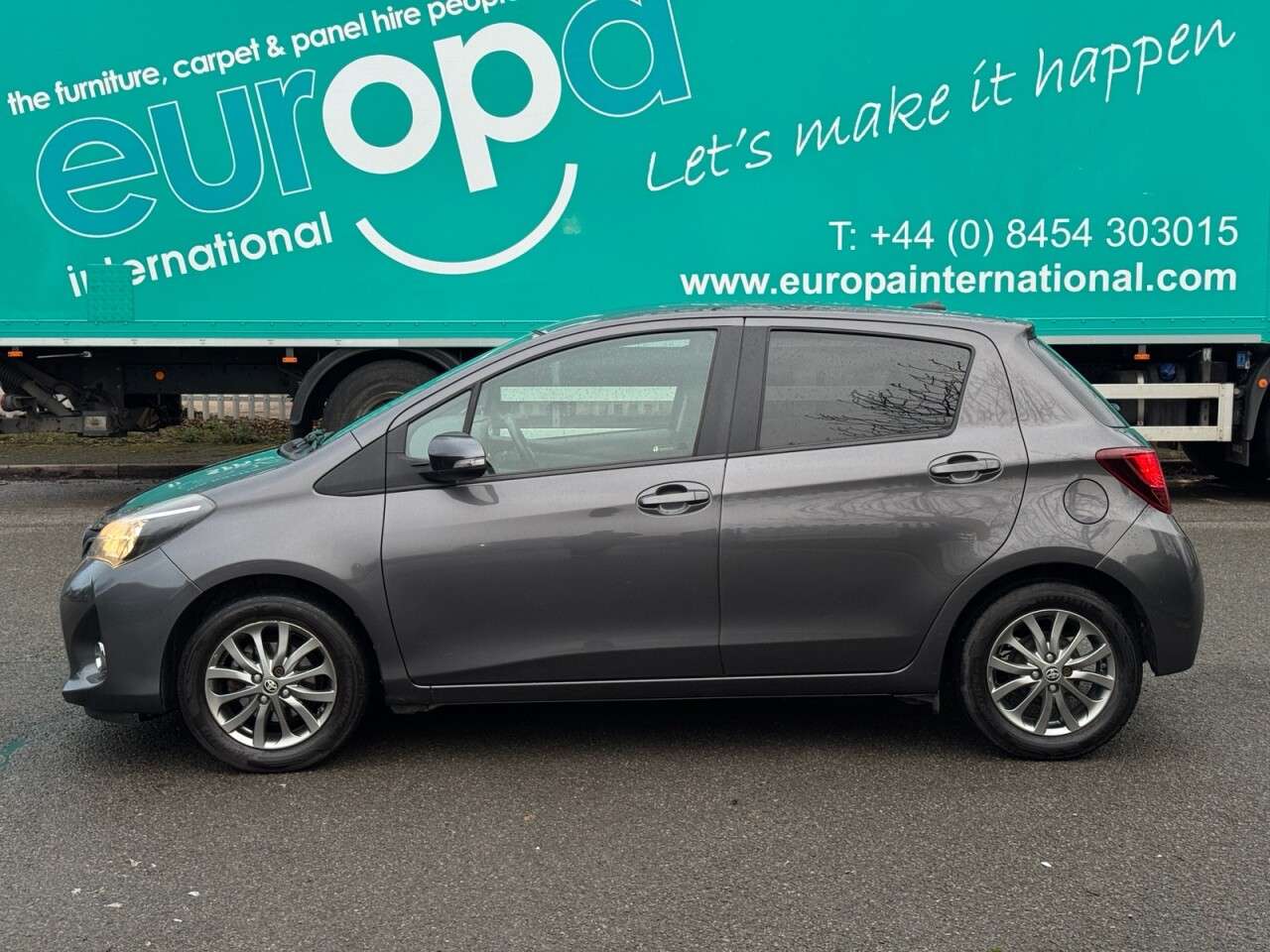 A 2016 TOYOTA YARIS 1.0 VVT-i Icon Hatchback 5dr Petrol Manual Euro 6 (69 ps) A 2016 TOYOTA YARIS 1.0 VVT-i Icon Hatchback 5dr Petrol Manual Euro 6 (69 ps)