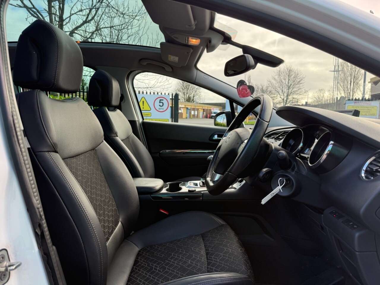 2015 PEUGEOT 3008 2015 PEUGEOT 3008