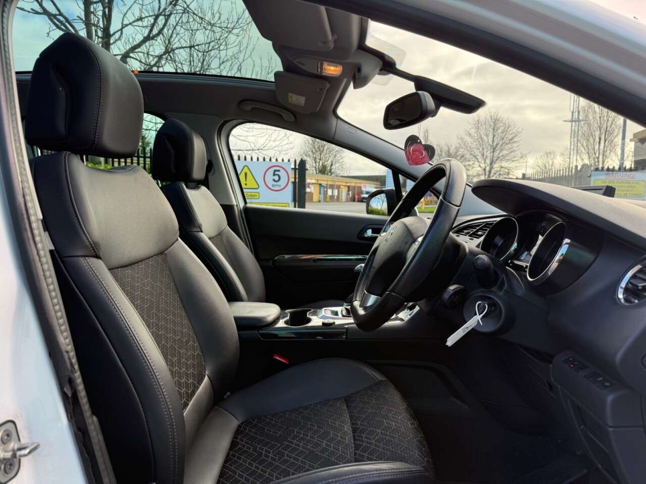 2015 PEUGEOT 3008 2015 PEUGEOT 3008