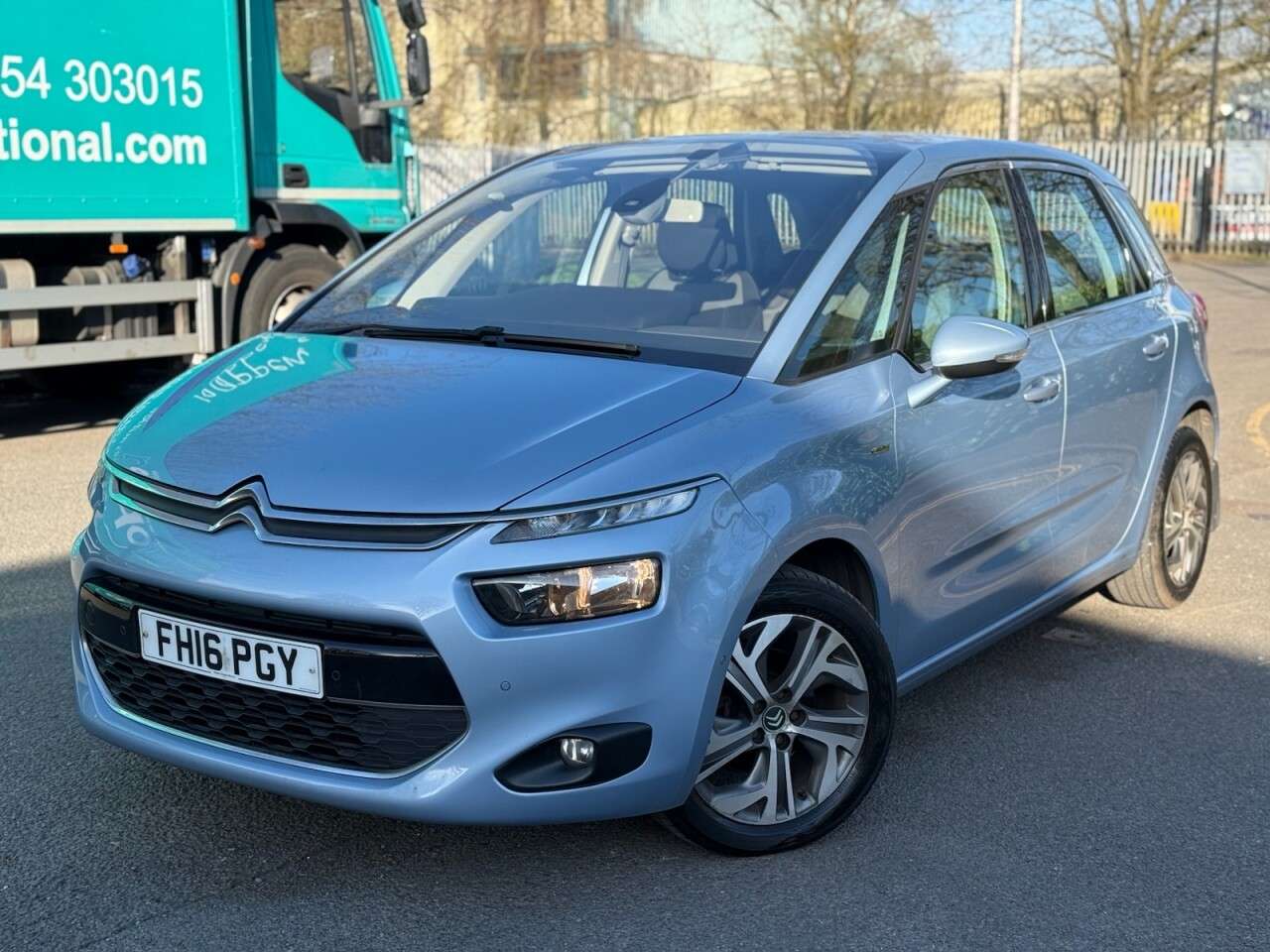 A 2016 CITROEN C4 PICASSO 1.6 BlueHDi Exclusive MPV 5dr Diesel Manual Euro 6 (s/s) (120 ps) ULEZ+FSH+ A 2016 CITROEN C4 PICASSO 1.6 BlueHDi Exclusive MPV 5dr Diesel Manual Euro 6 (s/s) (120 ps) ULEZ+FSH+