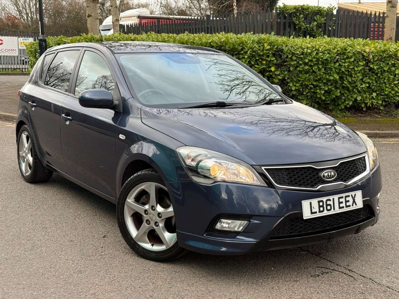 A 2011 KIA CEED 1.6 3 Hatchback 5dr Petrol Manual Euro 5 (124 bhp) ULEZ+LOW MILES+SH+MOT A 2011 KIA CEED 1.6 3 Hatchback 5dr Petrol Manual Euro 5 (124 bhp) ULEZ+LOW MILES+SH+MOT