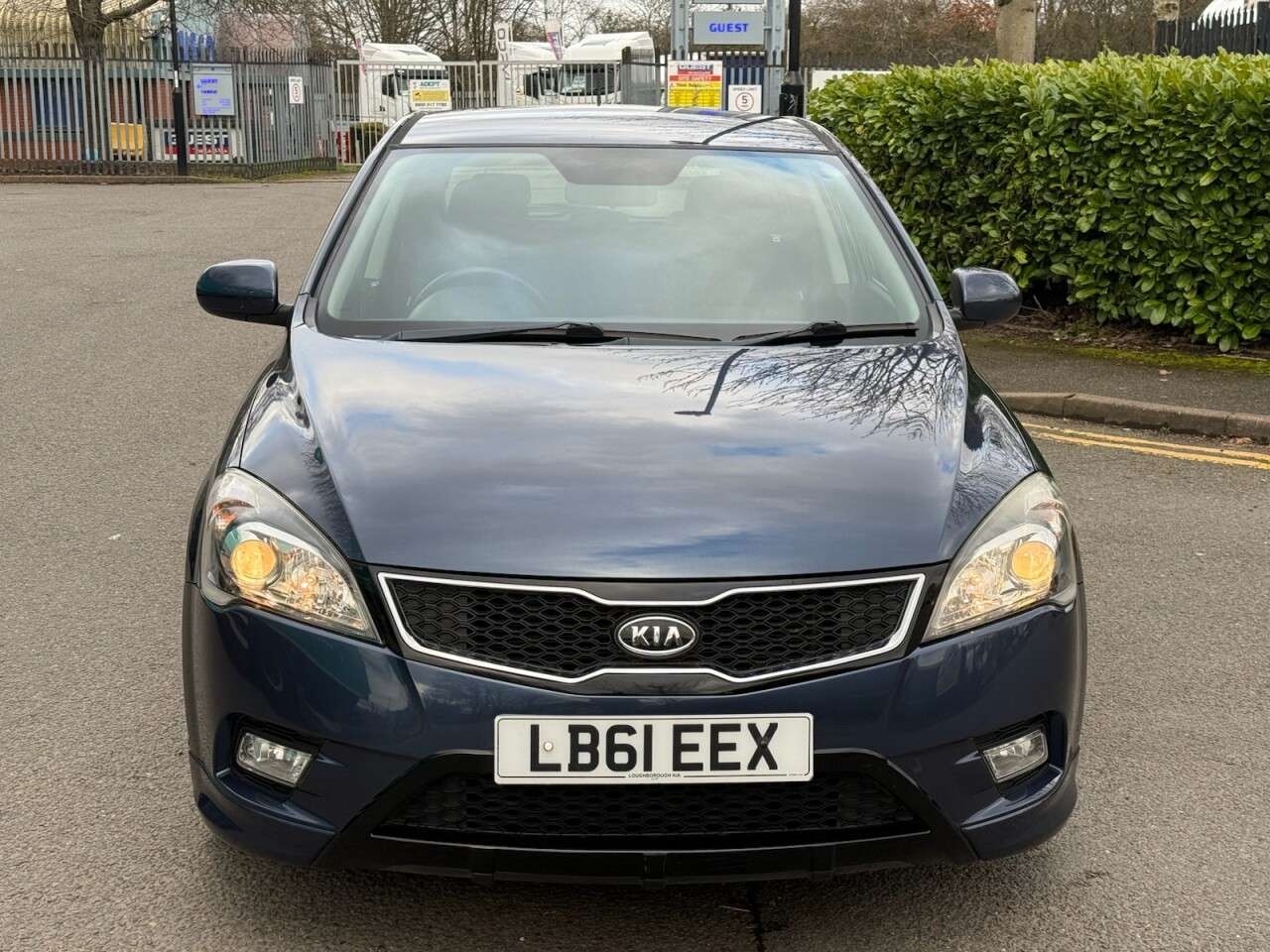 A 2011 KIA CEED 1.6 3 Hatchback 5dr Petrol Manual Euro 5 (124 bhp) ULEZ+LOW MILES+SH+MOT A 2011 KIA CEED 1.6 3 Hatchback 5dr Petrol Manual Euro 5 (124 bhp) ULEZ+LOW MILES+SH+MOT