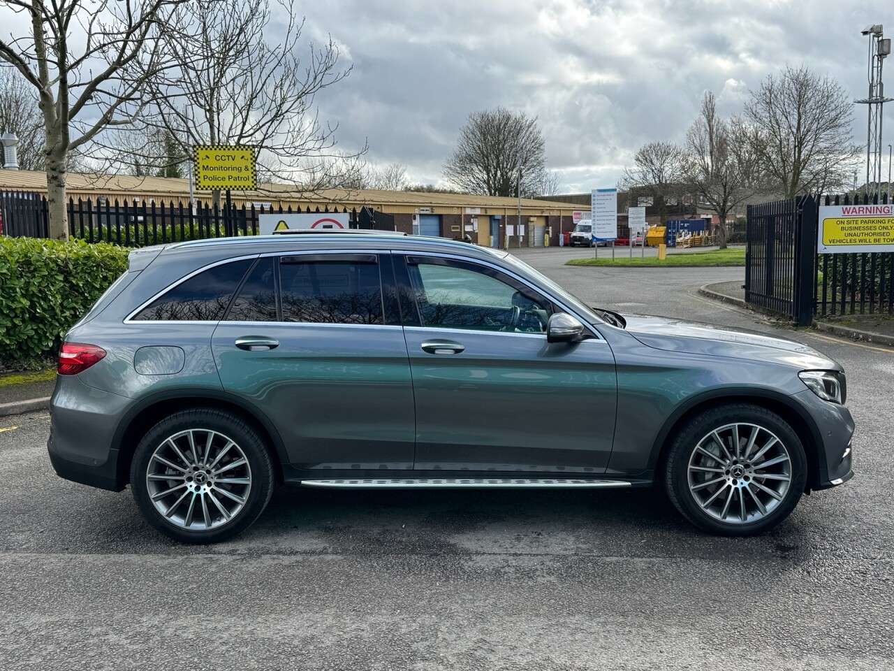 A 2017 MERCEDES-BENZ GLC 3.0 GLC350d V6 AMG Line (Premium Plus) SUV 5dr Diesel G-Tronic 4MATIC Euro A 2017 MERCEDES-BENZ GLC 3.0 GLC350d V6 AMG Line (Premium Plus) SUV 5dr Diesel G-Tronic 4MATIC Euro