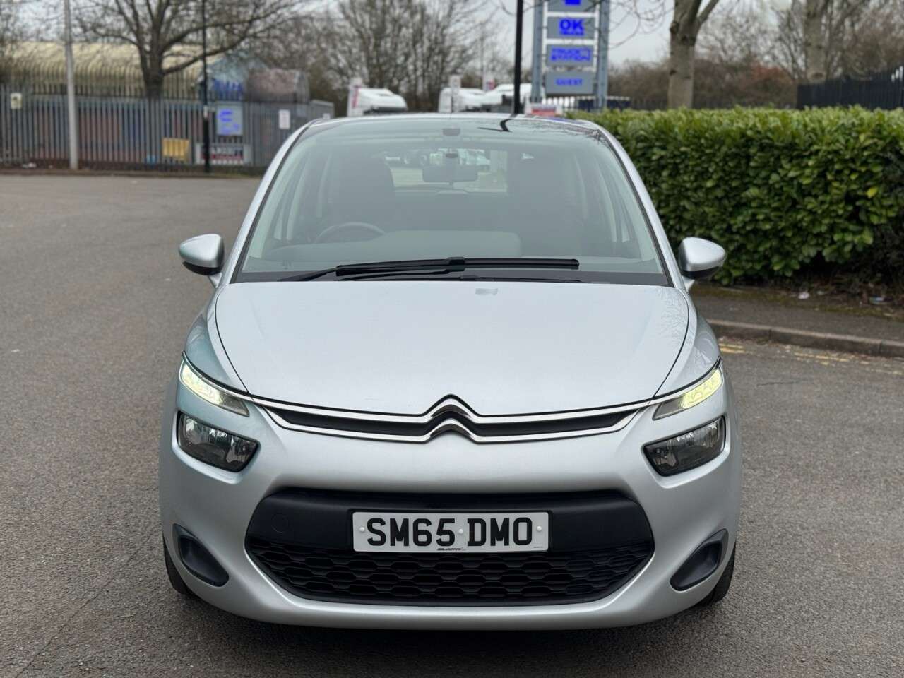 A 2015 CITROEN C4 PICASSO 1.6 BlueHDi VTR MPV 5dr Diesel Manual Euro 6 (s/s) (100 ps) A 2015 CITROEN C4 PICASSO 1.6 BlueHDi VTR MPV 5dr Diesel Manual Euro 6 (s/s) (100 ps)