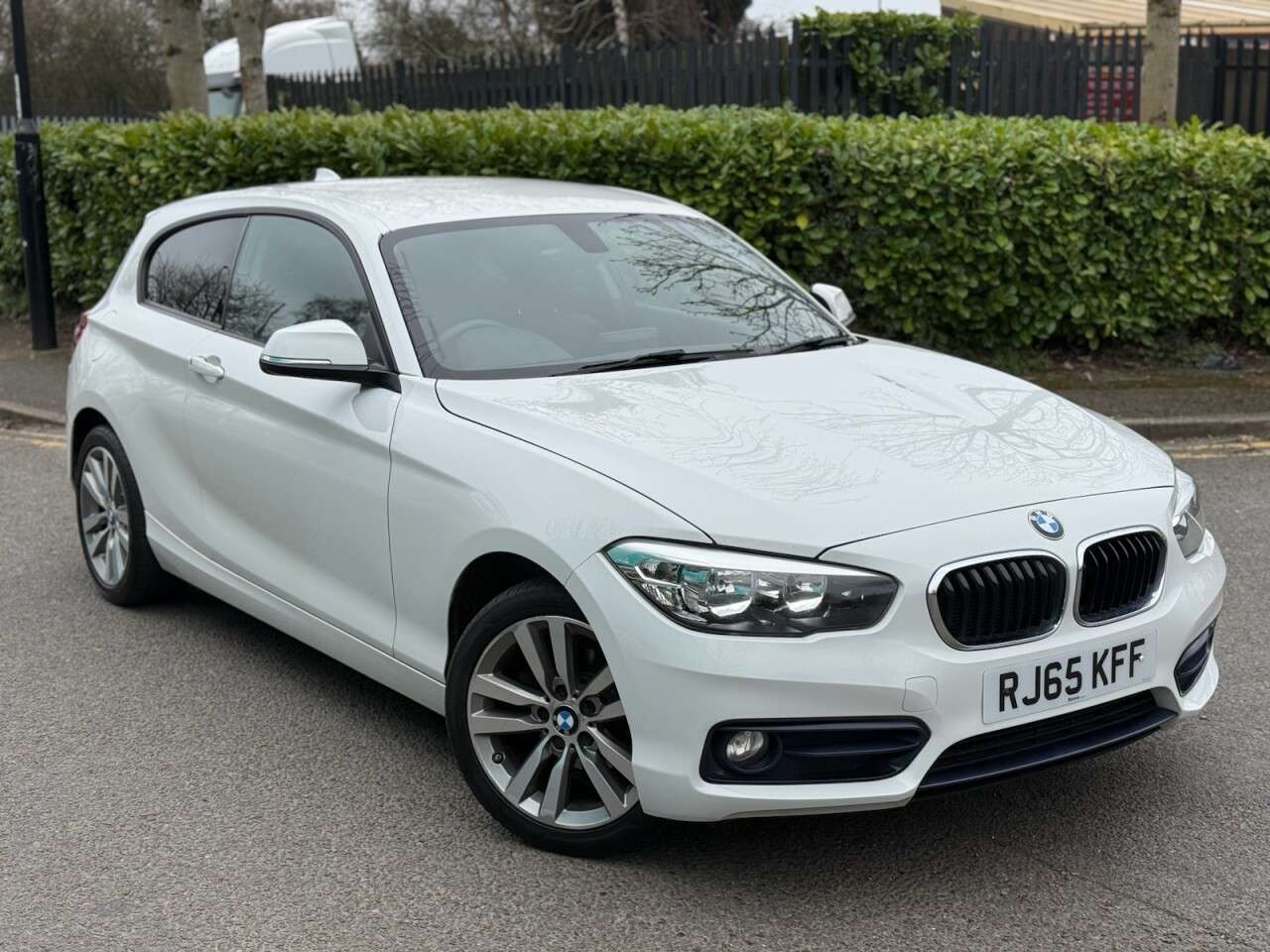 A 2015 BMW 1 SERIES 1.6 118i Sport Hatchback 3dr Petrol Manual Euro 6 (s/s) (136 ps) ULEZ+2FRO+ A 2015 BMW 1 SERIES 1.6 118i Sport Hatchback 3dr Petrol Manual Euro 6 (s/s) (136 ps) ULEZ+2FRO+