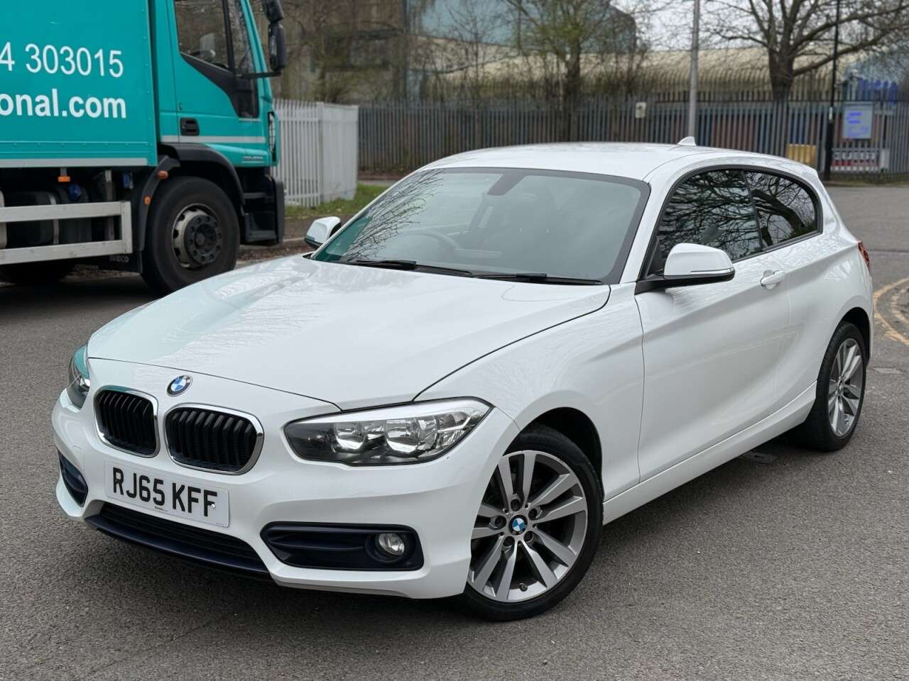A 2015 BMW 1 SERIES 1.6 118i Sport Hatchback 3dr Petrol Manual Euro 6 (s/s) (136 ps) ULEZ+2FRO+ A 2015 BMW 1 SERIES 1.6 118i Sport Hatchback 3dr Petrol Manual Euro 6 (s/s) (136 ps) ULEZ+2FRO+