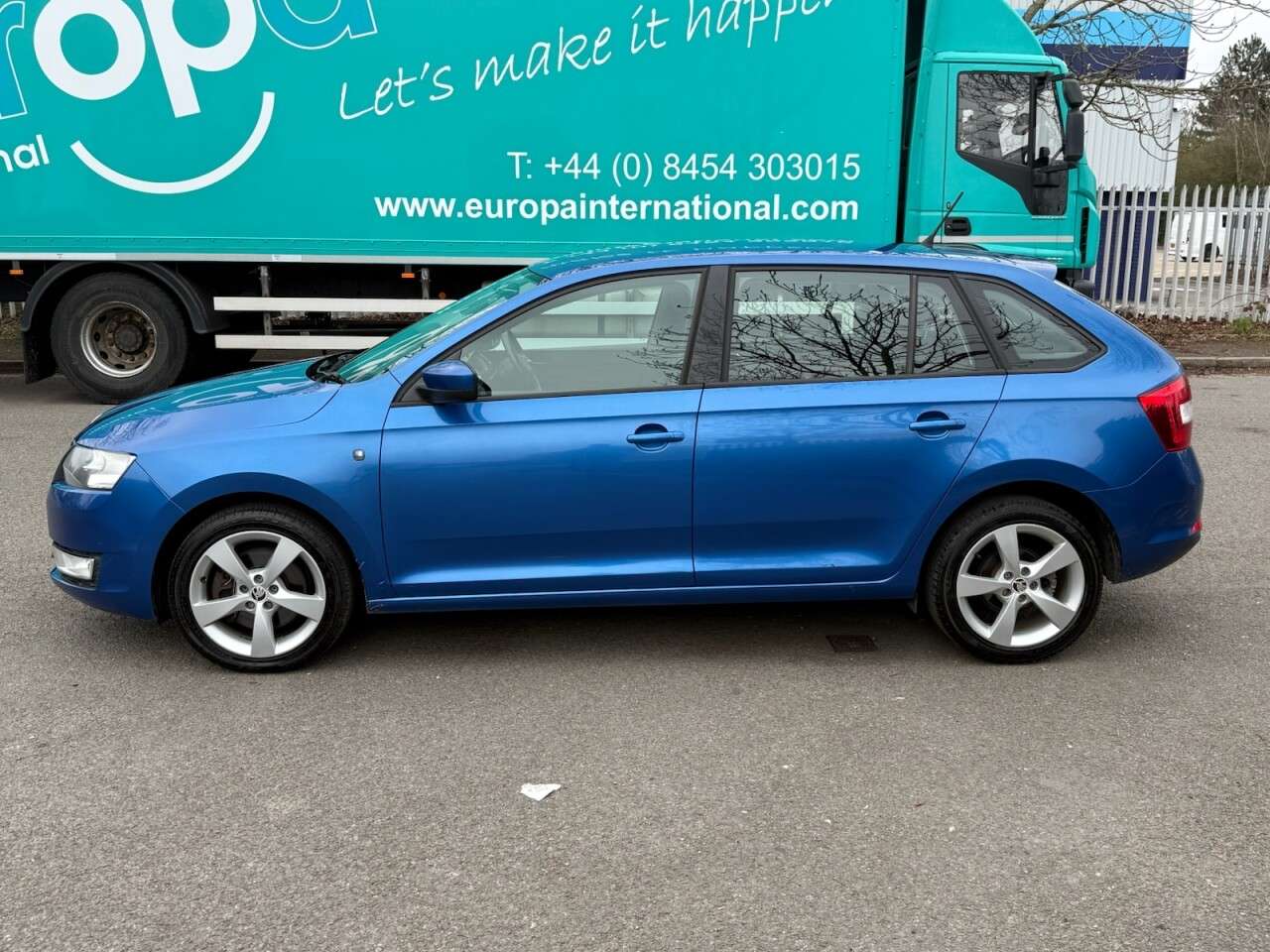 A 2015 SKODA RAPID SPACEBACK 1.6 TDI SE Tech Hatchback 5dr Diesel Manual Euro 5 (90 ps) ULEZ+NAV+2FRO+P A 2015 SKODA RAPID SPACEBACK 1.6 TDI SE Tech Hatchback 5dr Diesel Manual Euro 5 (90 ps) ULEZ+NAV+2FRO+P
