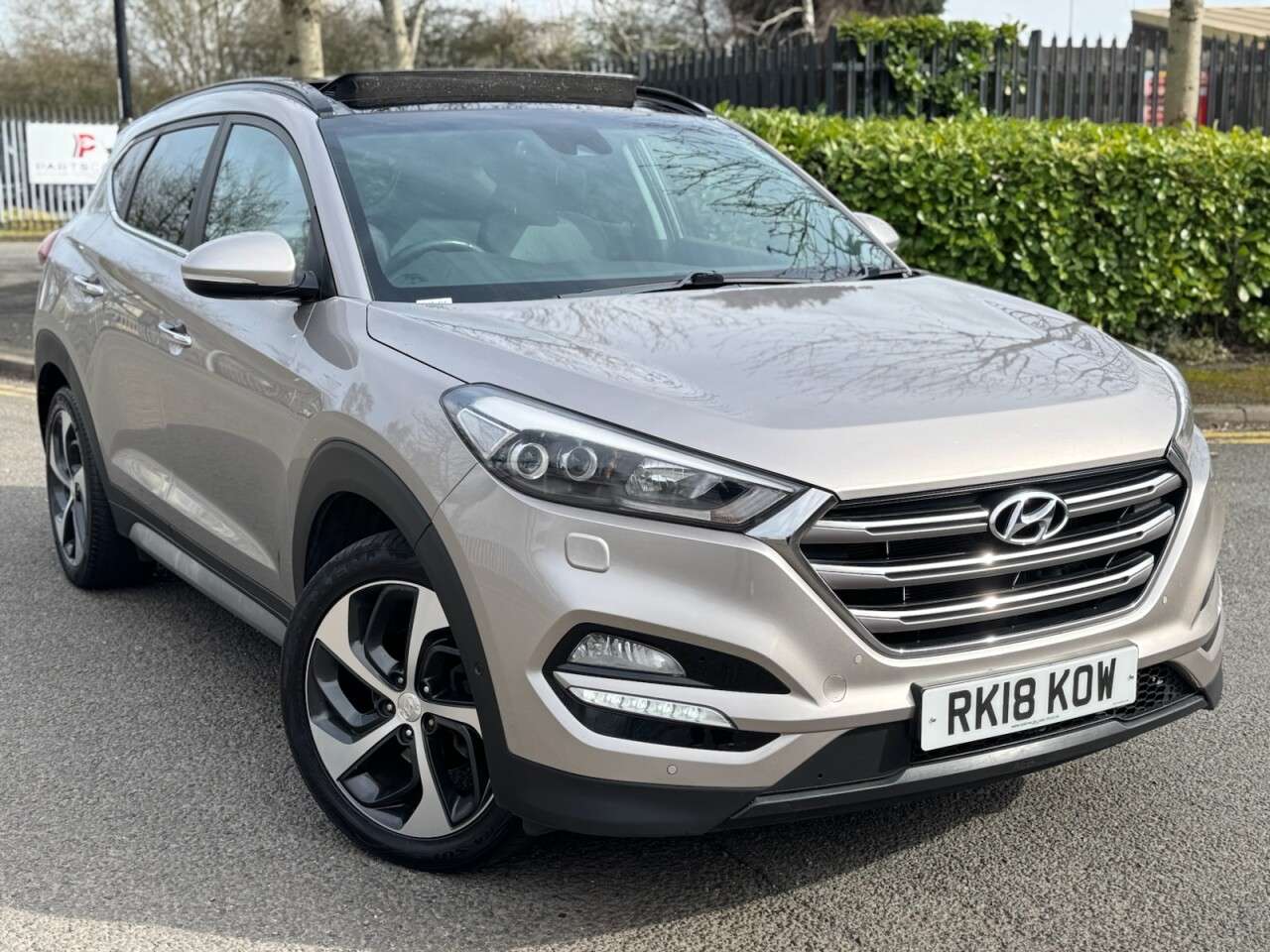 A 2018 HYUNDAI TUCSON 2.0 CRDi Premium SE SUV 5dr Diesel Auto 4WD Euro 6 (136 ps) A 2018 HYUNDAI TUCSON 2.0 CRDi Premium SE SUV 5dr Diesel Auto 4WD Euro 6 (136 ps)