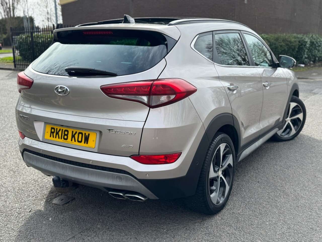 A 2018 HYUNDAI TUCSON 2.0 CRDi Premium SE SUV 5dr Diesel Auto 4WD Euro 6 (136 ps) A 2018 HYUNDAI TUCSON 2.0 CRDi Premium SE SUV 5dr Diesel Auto 4WD Euro 6 (136 ps)