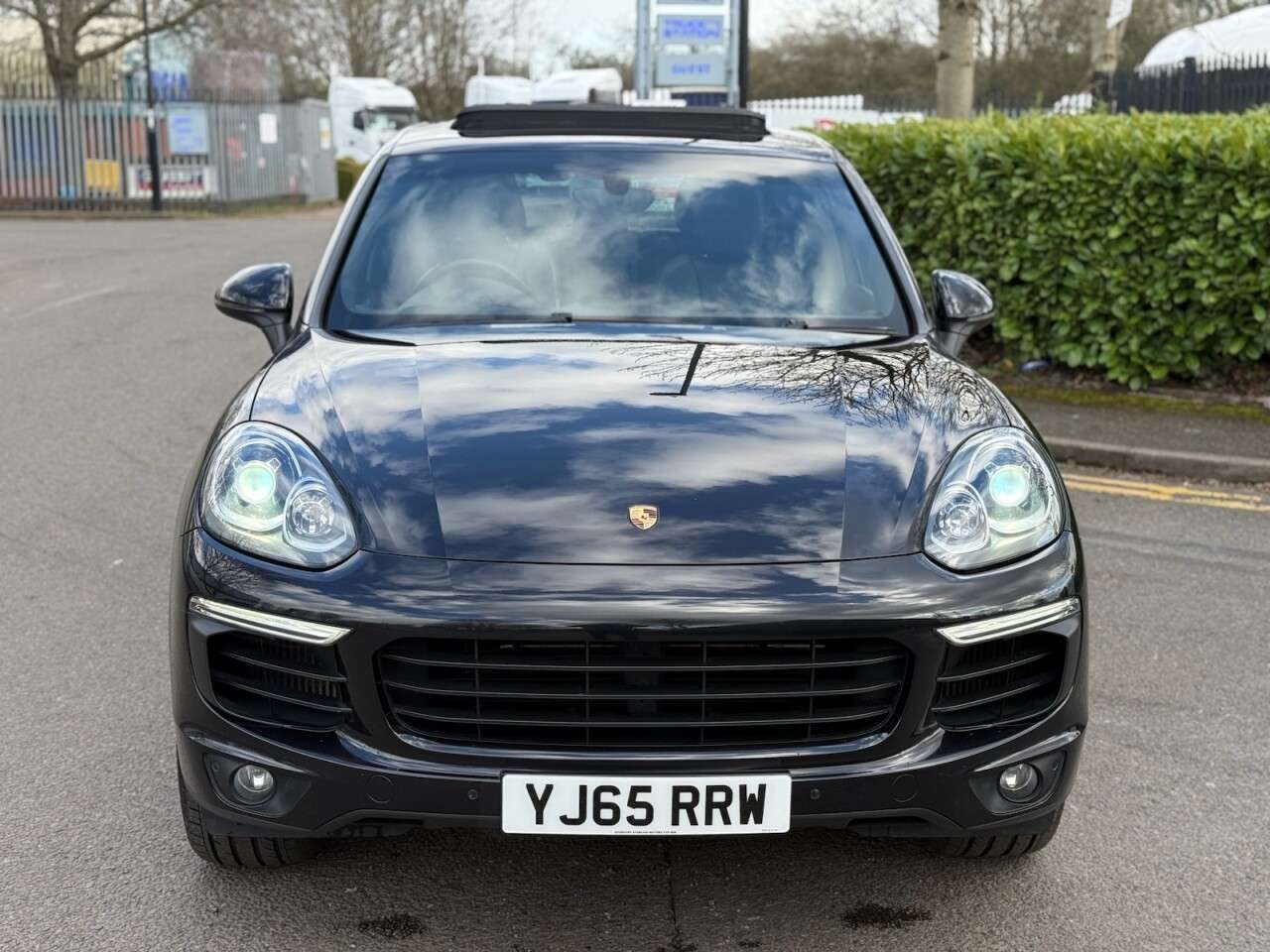 A 2015 PORSCHE CAYENNE 3.0 TD V6 SUV 5dr Diesel TiptronicS 4WD Euro 6 (s/s) (262 ps) A 2015 PORSCHE CAYENNE 3.0 TD V6 SUV 5dr Diesel TiptronicS 4WD Euro 6 (s/s) (262 ps)