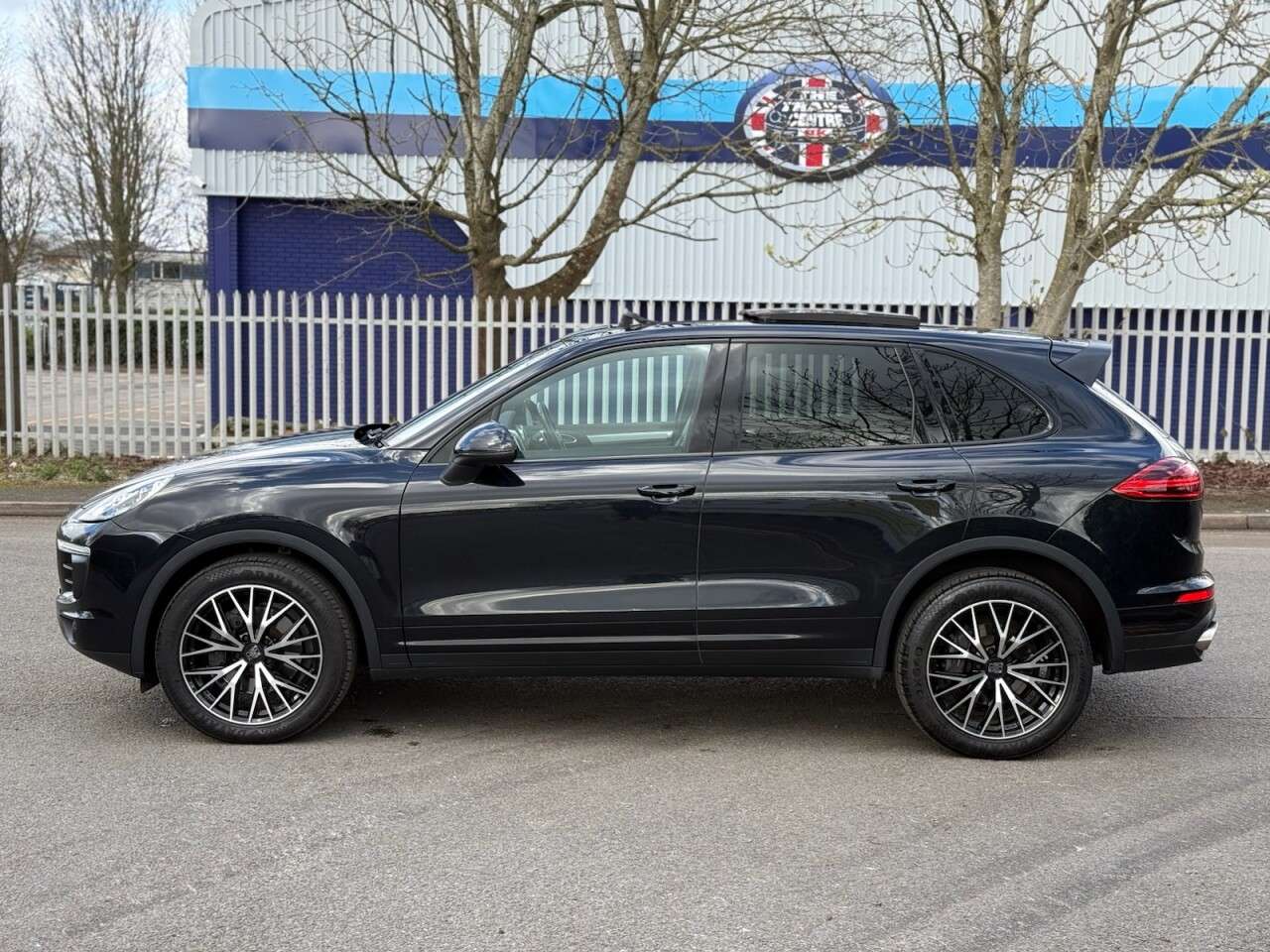 A 2015 PORSCHE CAYENNE 3.0 TD V6 SUV 5dr Diesel TiptronicS 4WD Euro 6 (s/s) (262 ps) A 2015 PORSCHE CAYENNE 3.0 TD V6 SUV 5dr Diesel TiptronicS 4WD Euro 6 (s/s) (262 ps)