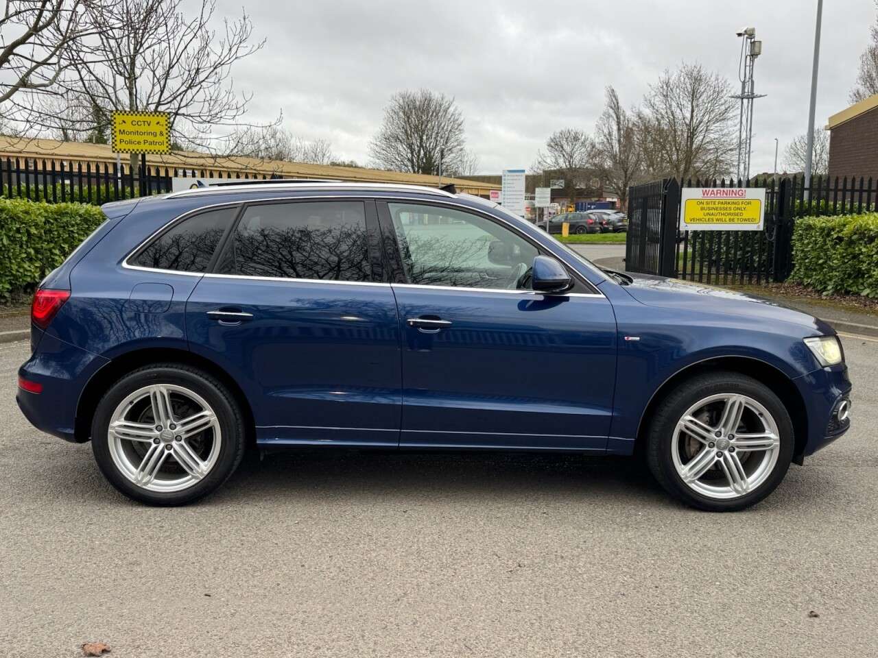 A 2015 AUDI Q5 2.0 TDI S line Plus SUV 5dr Diesel S Tronic quattro Euro 5 (s/s) (177 ps) P A 2015 AUDI Q5 2.0 TDI S line Plus SUV 5dr Diesel S Tronic quattro Euro 5 (s/s) (177 ps) P
