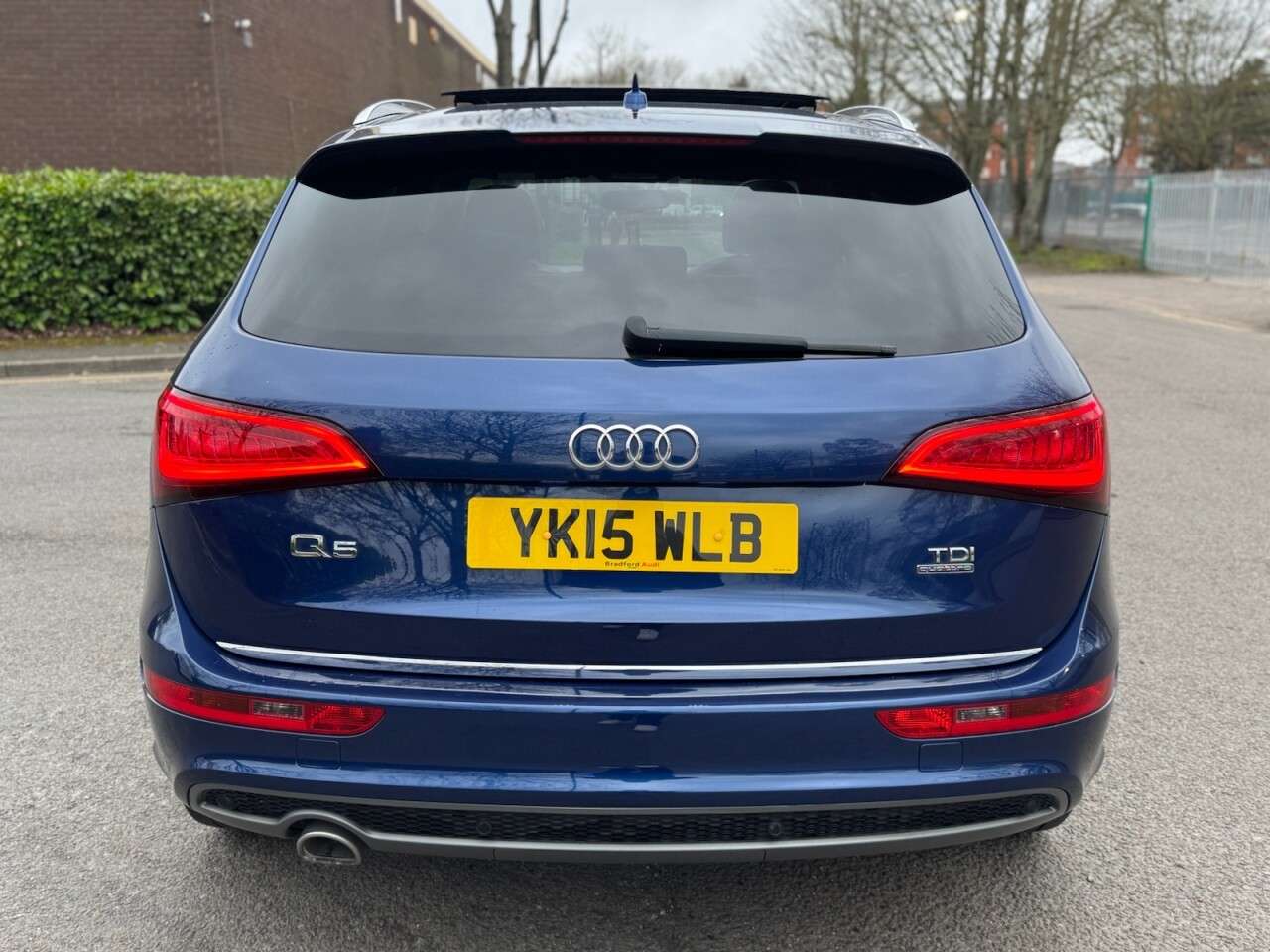 A 2015 AUDI Q5 2.0 TDI S line Plus SUV 5dr Diesel S Tronic quattro Euro 5 (s/s) (177 ps) P A 2015 AUDI Q5 2.0 TDI S line Plus SUV 5dr Diesel S Tronic quattro Euro 5 (s/s) (177 ps) P