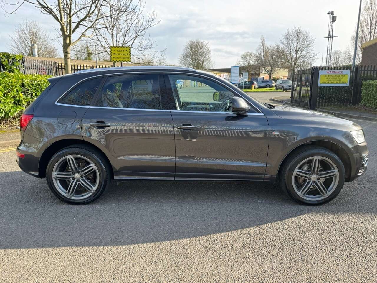 A 2017 AUDI Q5 2.0 TDI S line Plus SUV 5dr Diesel Manual quattro Euro 6 (s/s) (150 ps) ULE A 2017 AUDI Q5 2.0 TDI S line Plus SUV 5dr Diesel Manual quattro Euro 6 (s/s) (150 ps) ULE