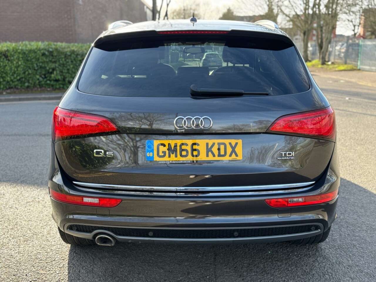 A 2017 AUDI Q5 2.0 TDI S line Plus SUV 5dr Diesel Manual quattro Euro 6 (s/s) (150 ps) ULE A 2017 AUDI Q5 2.0 TDI S line Plus SUV 5dr Diesel Manual quattro Euro 6 (s/s) (150 ps) ULE