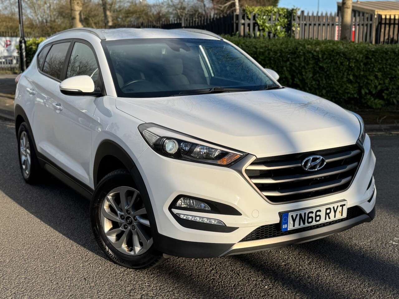 A 2016 HYUNDAI TUCSON 1.7 CRDi Blue Drive SE SUV 5dr Diesel Manual Euro 6 (s/s) (116 ps) ULEZ+1FR A 2016 HYUNDAI TUCSON 1.7 CRDi Blue Drive SE SUV 5dr Diesel Manual Euro 6 (s/s) (116 ps) ULEZ+1FR