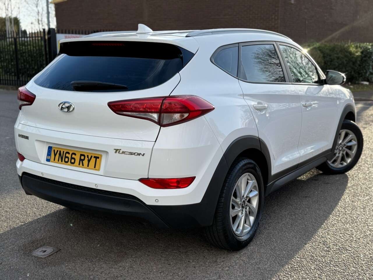 A 2016 HYUNDAI TUCSON 1.7 CRDi Blue Drive SE SUV 5dr Diesel Manual Euro 6 (s/s) (116 ps) ULEZ+1FR A 2016 HYUNDAI TUCSON 1.7 CRDi Blue Drive SE SUV 5dr Diesel Manual Euro 6 (s/s) (116 ps) ULEZ+1FR