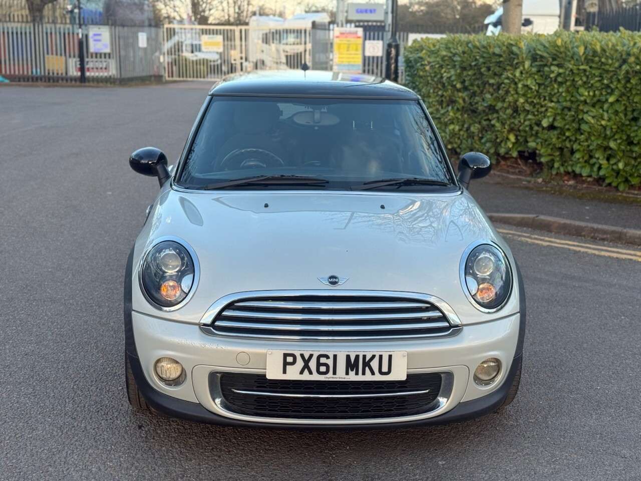 A 2011 MINI HATCH 1.6 Cooper D Soho Hatchback 3dr Diesel Manual Euro 5 (s/s) (112 ps) A 2011 MINI HATCH 1.6 Cooper D Soho Hatchback 3dr Diesel Manual Euro 5 (s/s) (112 ps)