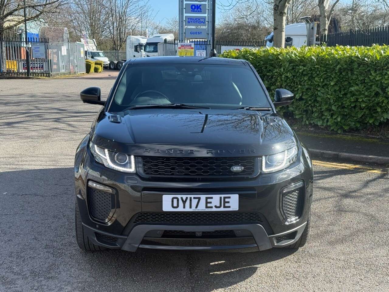 A 2017 LAND ROVER RANGE ROVER EVOQUE 2.0 TD4 HSE Dynamic Coupe 3dr Diesel Auto 4WD Euro 6 (s/s) (180 ps) A 2017 LAND ROVER RANGE ROVER EVOQUE 2.0 TD4 HSE Dynamic Coupe 3dr Diesel Auto 4WD Euro 6 (s/s) (180 ps)