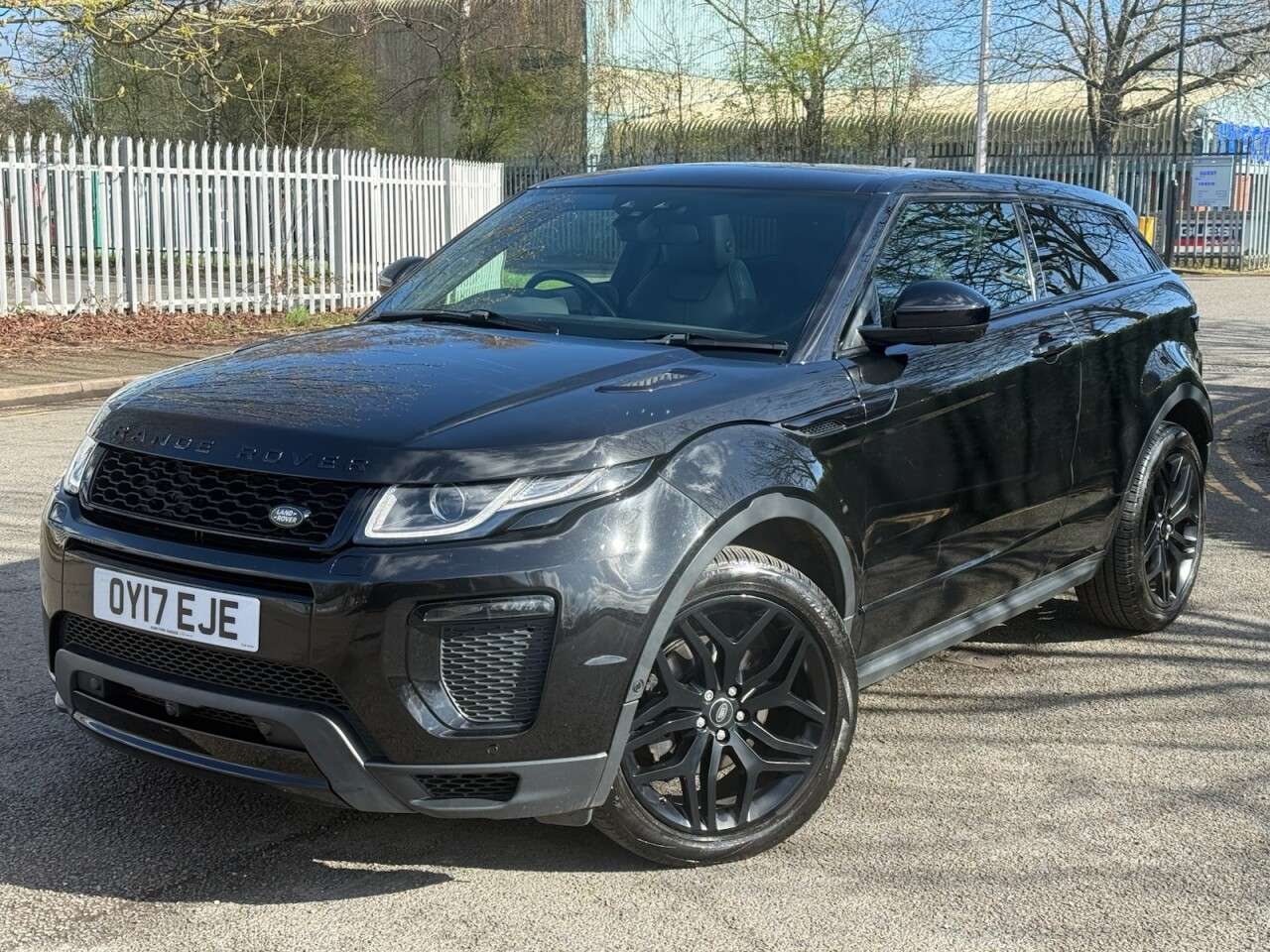 A 2017 LAND ROVER RANGE ROVER EVOQUE 2.0 TD4 HSE Dynamic Coupe 3dr Diesel Auto 4WD Euro 6 (s/s) (180 ps) A 2017 LAND ROVER RANGE ROVER EVOQUE 2.0 TD4 HSE Dynamic Coupe 3dr Diesel Auto 4WD Euro 6 (s/s) (180 ps)