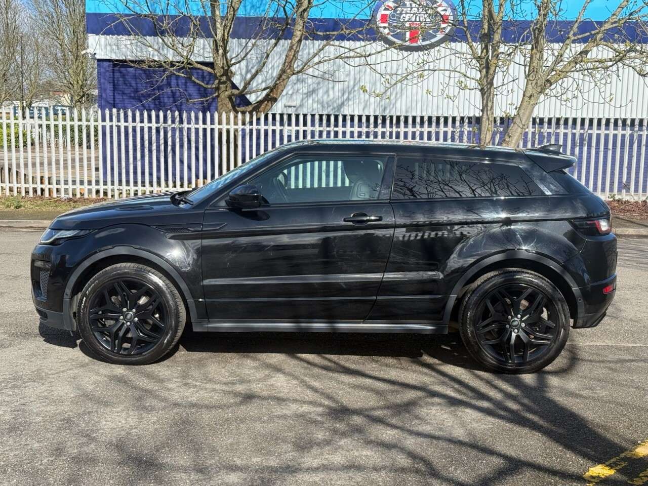 A 2017 LAND ROVER RANGE ROVER EVOQUE 2.0 TD4 HSE Dynamic Coupe 3dr Diesel Auto 4WD Euro 6 (s/s) (180 ps) A 2017 LAND ROVER RANGE ROVER EVOQUE 2.0 TD4 HSE Dynamic Coupe 3dr Diesel Auto 4WD Euro 6 (s/s) (180 ps)