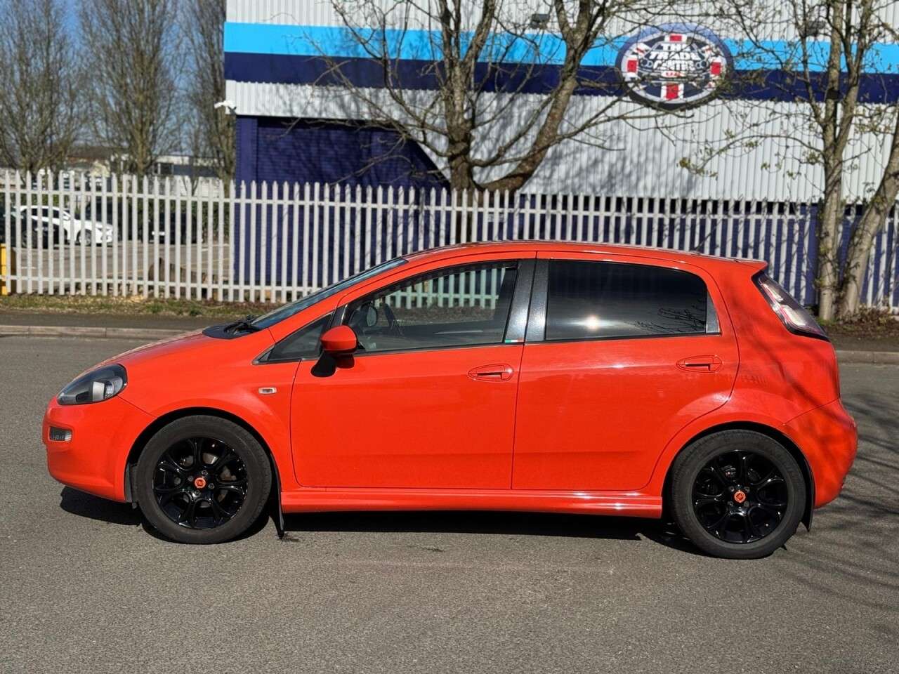 A 2014 FIAT PUNTO 1.4 GBT Hatchback 5dr Petrol Euro 6 (s/s) (77 bhp) ULEZ+2FRM+SH+LOW MILES+P A 2014 FIAT PUNTO 1.4 GBT Hatchback 5dr Petrol Euro 6 (s/s) (77 bhp) ULEZ+2FRM+SH+LOW MILES+P
