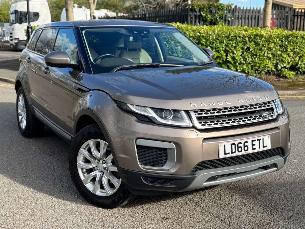 A 2016 LAND ROVER RANGE ROVER EVOQUE TD4 SE A 2016 LAND ROVER RANGE ROVER EVOQUE TD4 SE
