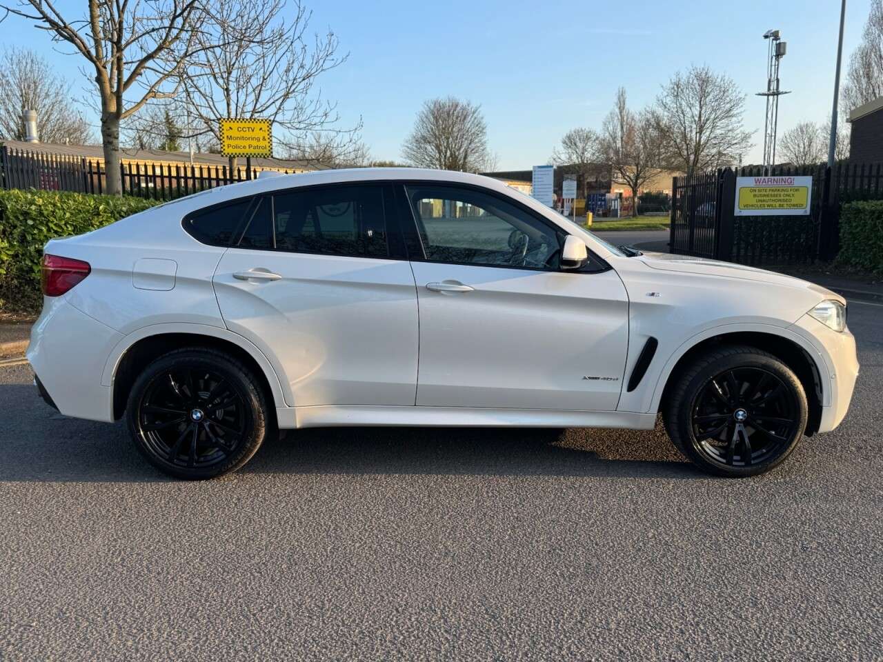 A 2015 BMW X6 3.0 40d M Sport SUV 5dr Diesel Auto xDrive Euro 6 (s/s) (313 ps) A 2015 BMW X6 3.0 40d M Sport SUV 5dr Diesel Auto xDrive Euro 6 (s/s) (313 ps)
