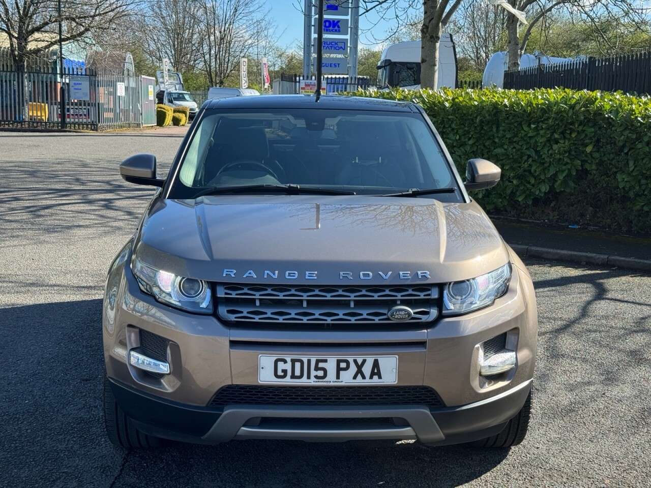 A 2015 LAND ROVER RANGE ROVER EVOQUE 2.2 SD4 Pure SUV 5dr Diesel Auto 4WD Euro 5 (s/s) (190 ps) A 2015 LAND ROVER RANGE ROVER EVOQUE 2.2 SD4 Pure SUV 5dr Diesel Auto 4WD Euro 5 (s/s) (190 ps)