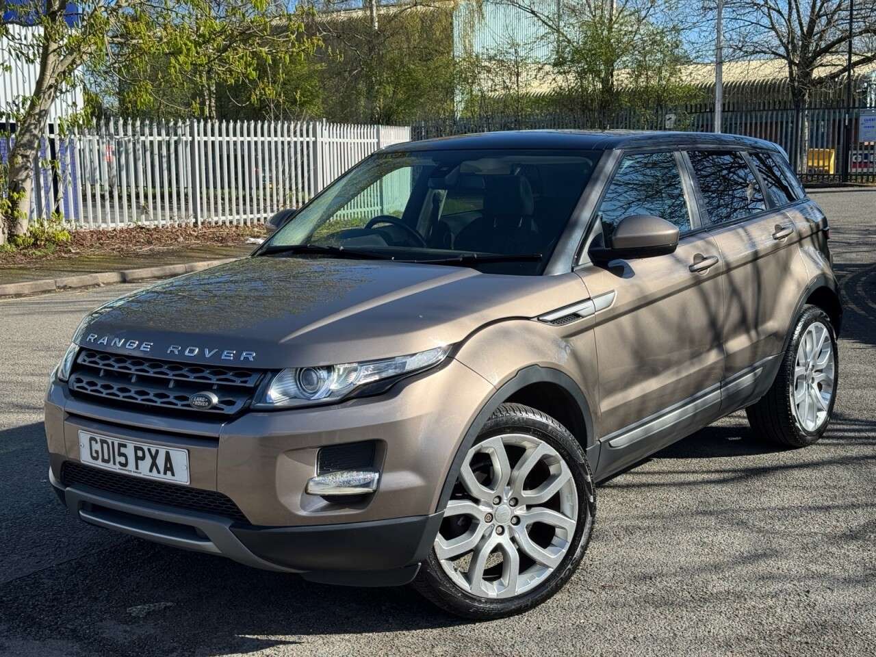 A 2015 LAND ROVER RANGE ROVER EVOQUE 2.2 SD4 Pure SUV 5dr Diesel Auto 4WD Euro 5 (s/s) (190 ps) A 2015 LAND ROVER RANGE ROVER EVOQUE 2.2 SD4 Pure SUV 5dr Diesel Auto 4WD Euro 5 (s/s) (190 ps)