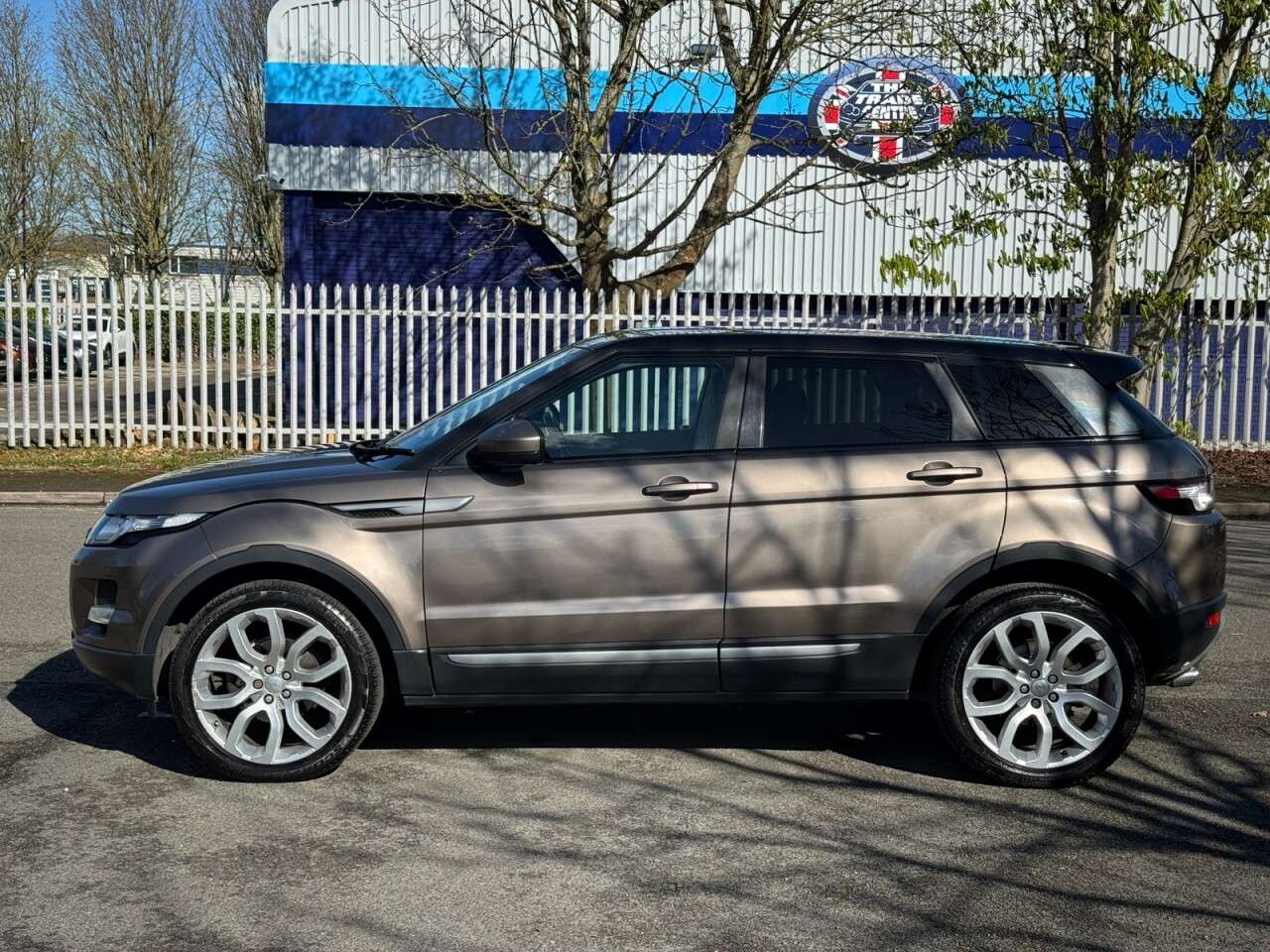 A 2015 LAND ROVER RANGE ROVER EVOQUE 2.2 SD4 Pure SUV 5dr Diesel Auto 4WD Euro 5 (s/s) (190 ps) A 2015 LAND ROVER RANGE ROVER EVOQUE 2.2 SD4 Pure SUV 5dr Diesel Auto 4WD Euro 5 (s/s) (190 ps)
