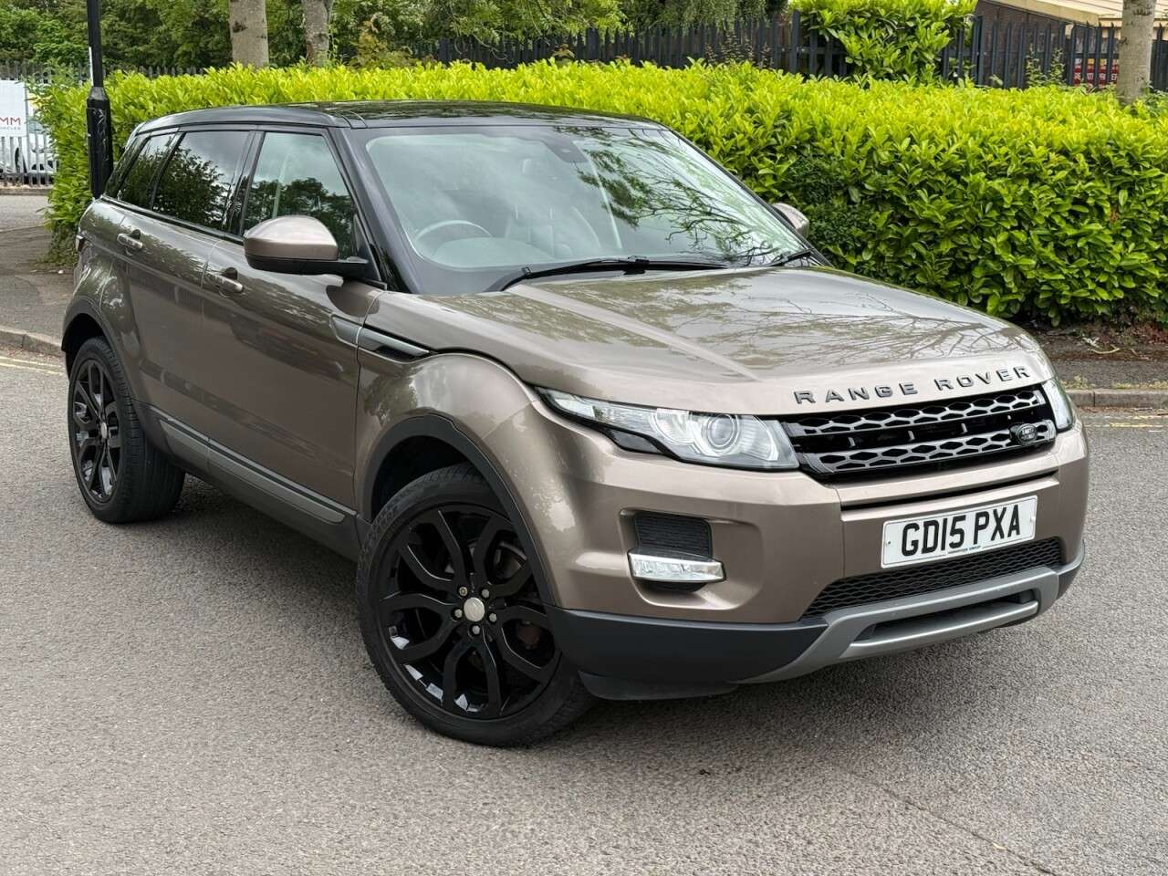 A 2015 LAND ROVER RANGE ROVER EVOQUE 2.2 SD4 Pure SUV 5dr Diesel Auto 4WD Euro 5 (s/s) (190 ps) A 2015 LAND ROVER RANGE ROVER EVOQUE 2.2 SD4 Pure SUV 5dr Diesel Auto 4WD Euro 5 (s/s) (190 ps)