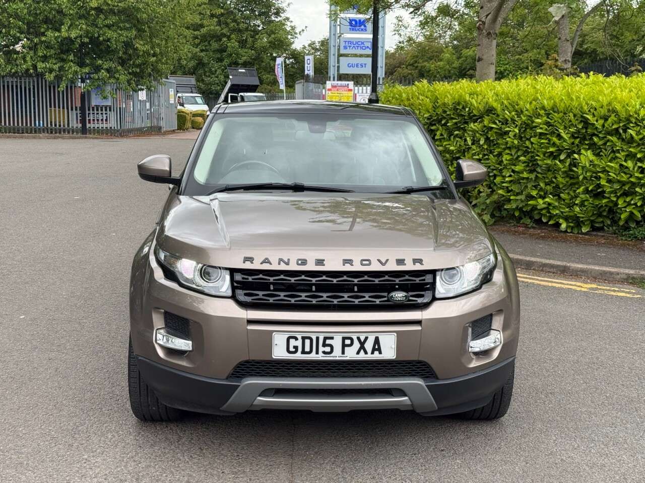 A 2015 LAND ROVER RANGE ROVER EVOQUE 2.2 SD4 Pure SUV 5dr Diesel Auto 4WD Euro 5 (s/s) (190 ps) A 2015 LAND ROVER RANGE ROVER EVOQUE 2.2 SD4 Pure SUV 5dr Diesel Auto 4WD Euro 5 (s/s) (190 ps)