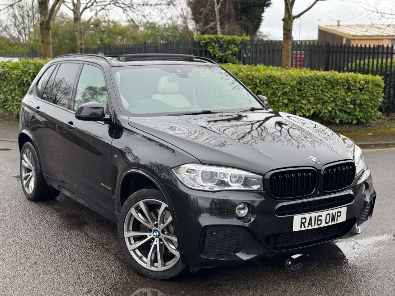 A 2016 BMW X5 3.0 40d M Sport SUV 5dr Diesel Auto xDrive Euro 6 (s/s) (313 ps) A 2016 BMW X5 3.0 40d M Sport SUV 5dr Diesel Auto xDrive Euro 6 (s/s) (313 ps)