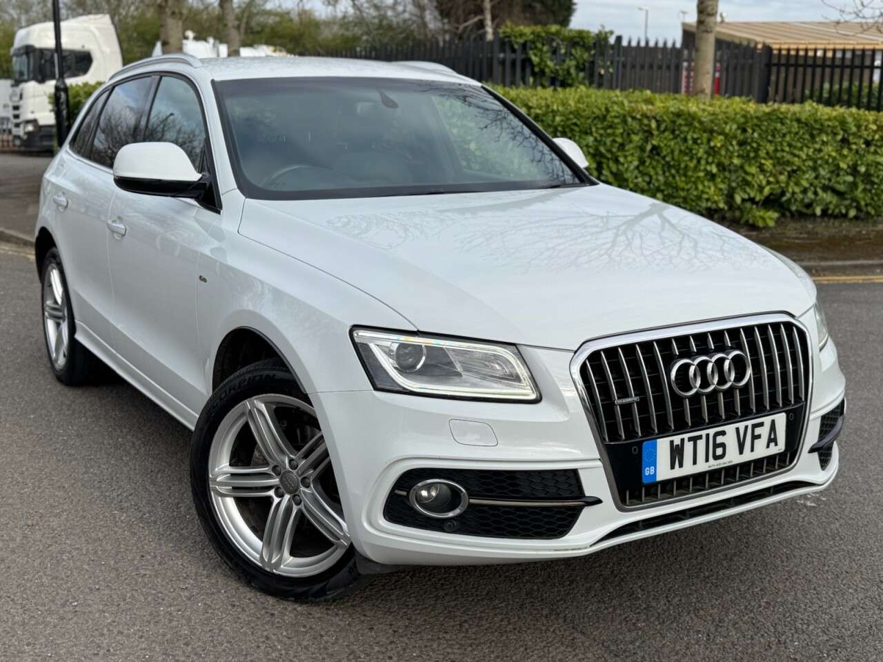 A 2016 AUDI Q5 2.0 TDI S line Plus SUV 5dr Diesel S Tronic quattro Euro 6 (s/s) (190 ps) A 2016 AUDI Q5 2.0 TDI S line Plus SUV 5dr Diesel S Tronic quattro Euro 6 (s/s) (190 ps)