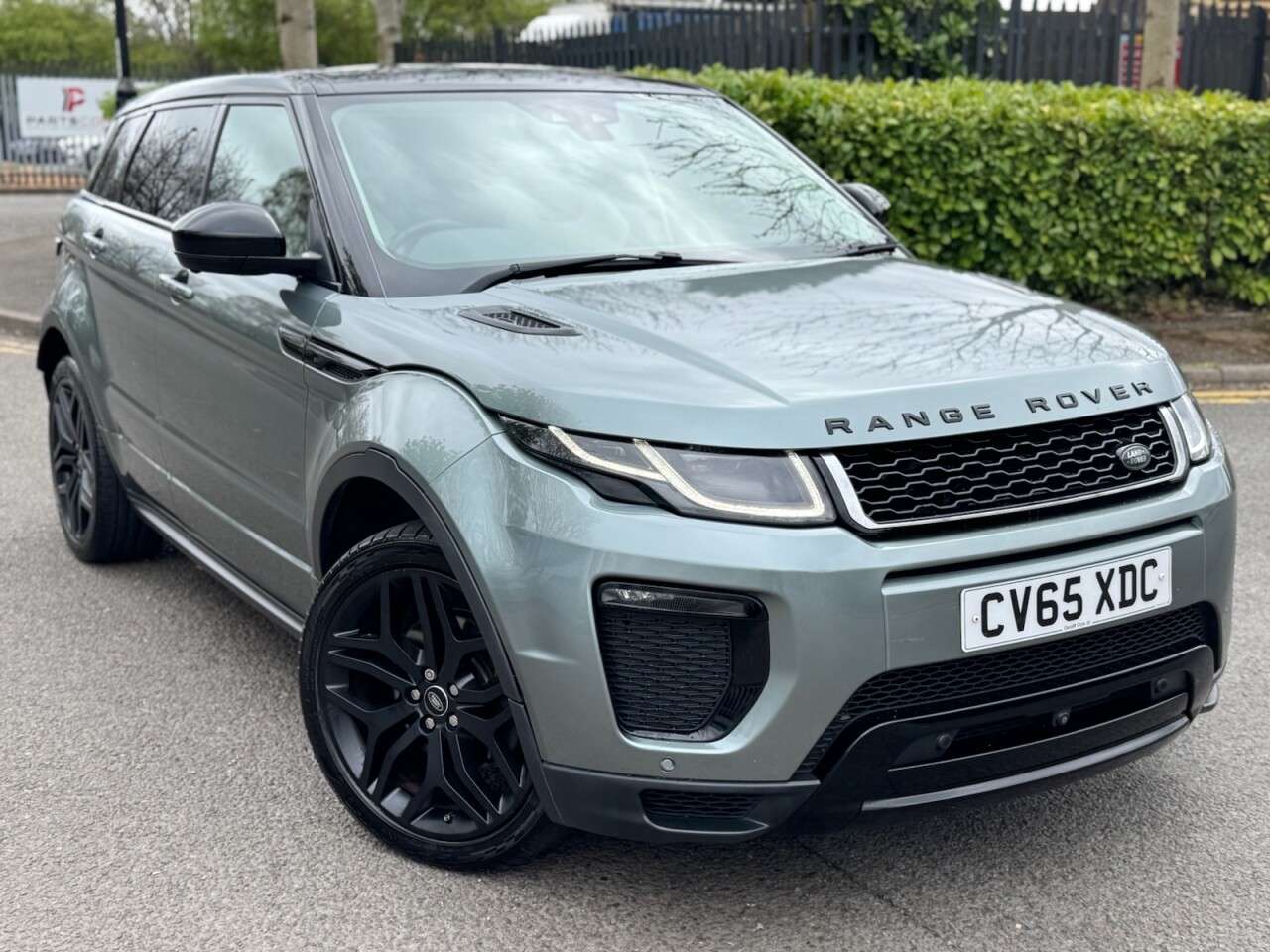 A 2015 LAND ROVER RANGE ROVER EVOQUE 2.0 TD4 HSE Dynamic SUV 5dr Diesel Manual 4WD Euro 6 (s/s) (180 ps) A 2015 LAND ROVER RANGE ROVER EVOQUE 2.0 TD4 HSE Dynamic SUV 5dr Diesel Manual 4WD Euro 6 (s/s) (180 ps)