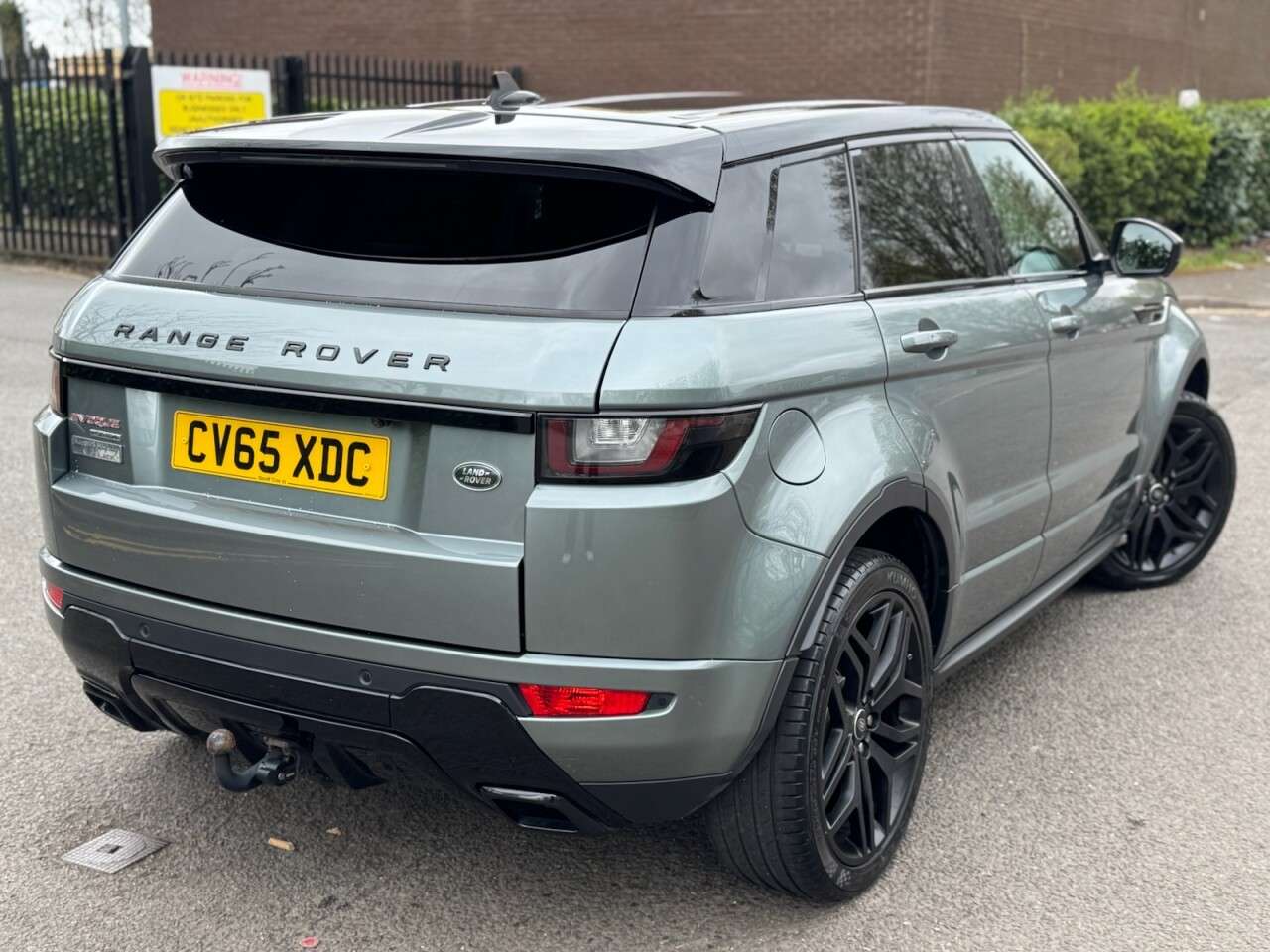 A 2015 LAND ROVER RANGE ROVER EVOQUE 2.0 TD4 HSE Dynamic SUV 5dr Diesel Manual 4WD Euro 6 (s/s) (180 ps) A 2015 LAND ROVER RANGE ROVER EVOQUE 2.0 TD4 HSE Dynamic SUV 5dr Diesel Manual 4WD Euro 6 (s/s) (180 ps)