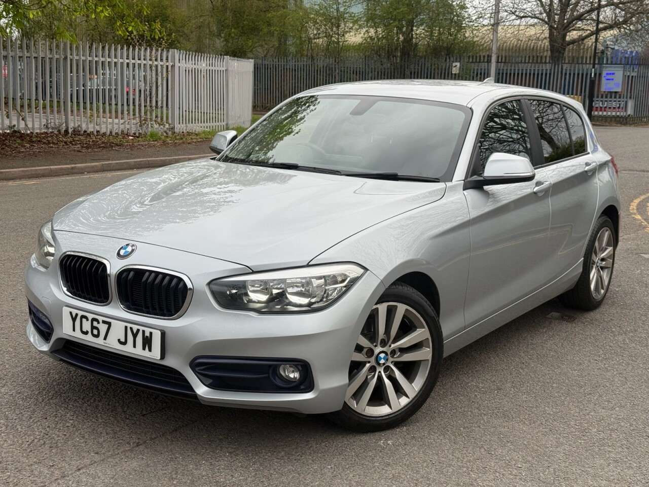 A 2017 BMW 1 SERIES 1.5 118i Sport Hatchback 5dr Petrol Auto Euro 6 (s/s) (136 ps) A 2017 BMW 1 SERIES 1.5 118i Sport Hatchback 5dr Petrol Auto Euro 6 (s/s) (136 ps)