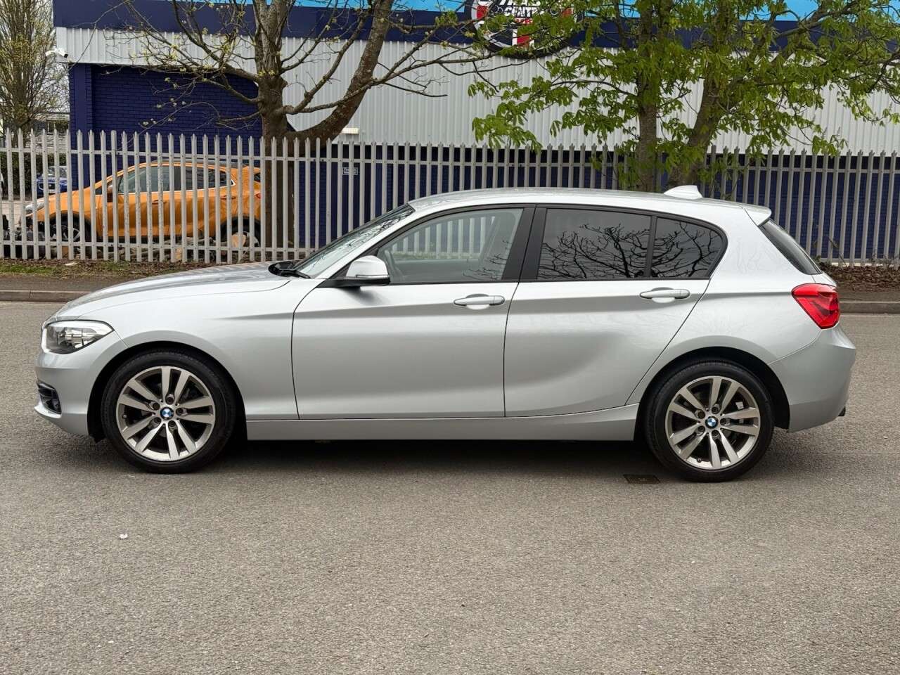 A 2017 BMW 1 SERIES 1.5 118i Sport Hatchback 5dr Petrol Auto Euro 6 (s/s) (136 ps) A 2017 BMW 1 SERIES 1.5 118i Sport Hatchback 5dr Petrol Auto Euro 6 (s/s) (136 ps)