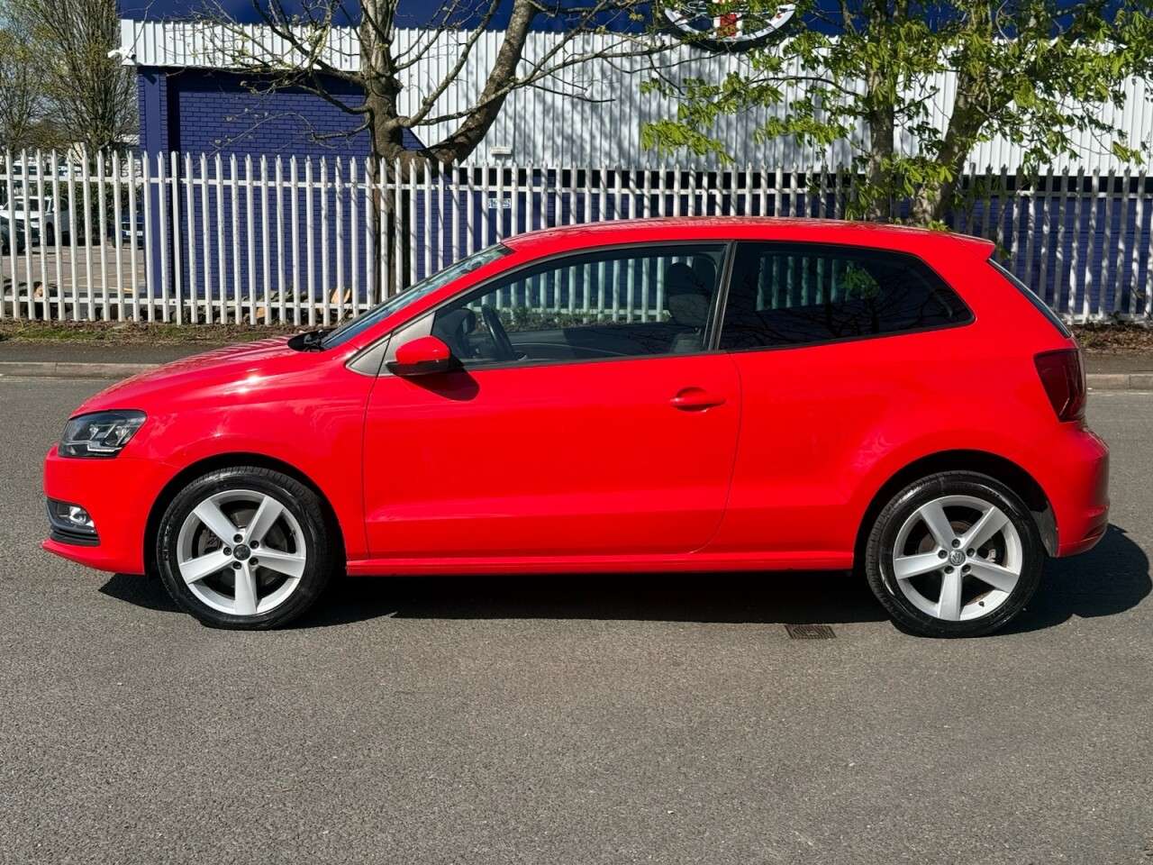 A 2015 VOLKSWAGEN POLO 1.2 TSI BlueMotion Tech SEL Hatchback 3dr Petrol Manual Euro 6 (s/s) (110 p A 2015 VOLKSWAGEN POLO 1.2 TSI BlueMotion Tech SEL Hatchback 3dr Petrol Manual Euro 6 (s/s) (110 p