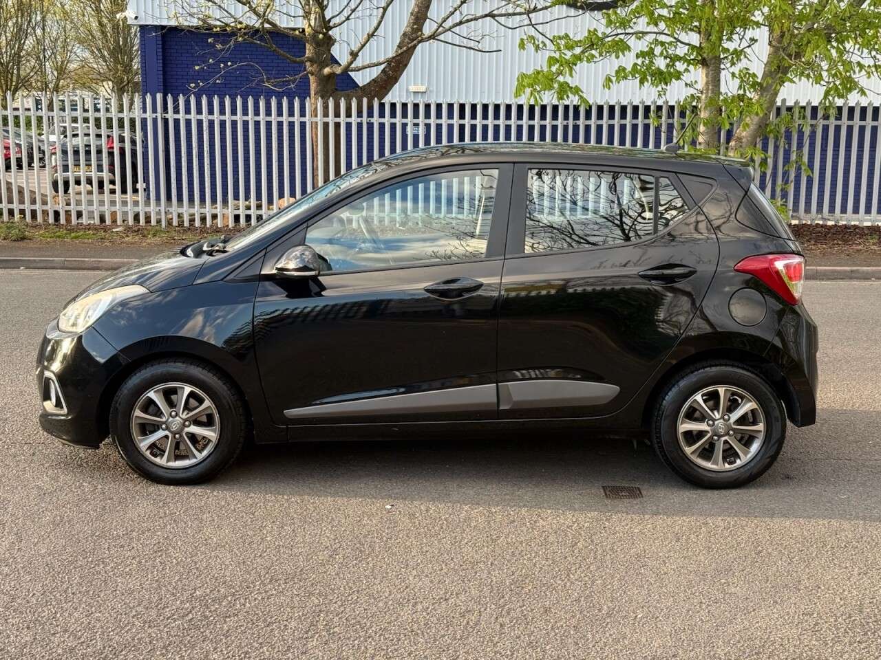 A 2014 HYUNDAI I10 1.0 Premium Hatchback 5dr Petrol Manual Euro 5 (66 ps) ULEZ+FSH+2FRO+2KEYS+ A 2014 HYUNDAI I10 1.0 Premium Hatchback 5dr Petrol Manual Euro 5 (66 ps) ULEZ+FSH+2FRO+2KEYS+