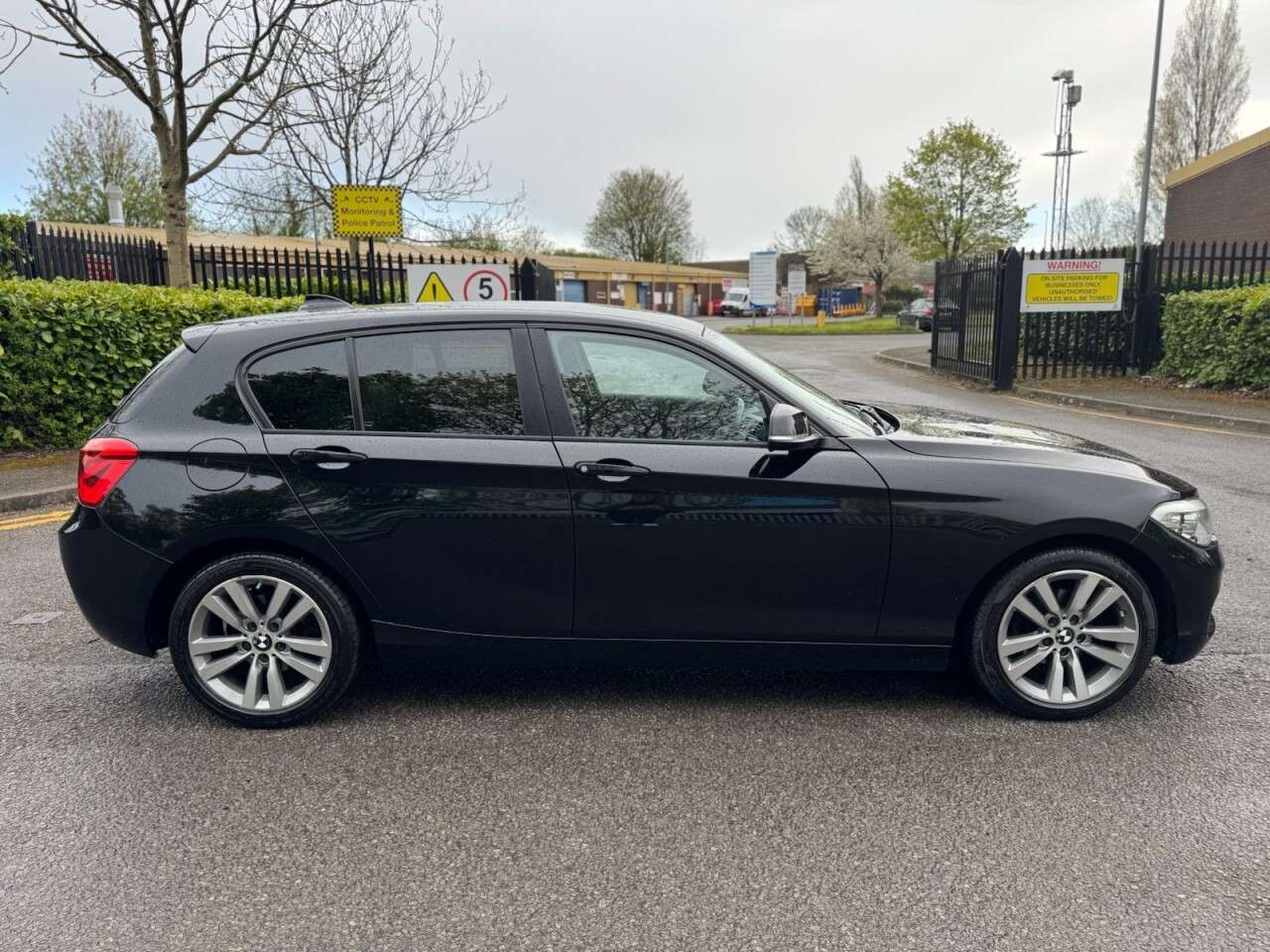 A 2016 BMW 1 SERIES 2.0 118d Sport Hatchback 5dr Diesel Auto Euro 6 (s/s) (150 ps) ULEZ+2FRO+SH A 2016 BMW 1 SERIES 2.0 118d Sport Hatchback 5dr Diesel Auto Euro 6 (s/s) (150 ps) ULEZ+2FRO+SH