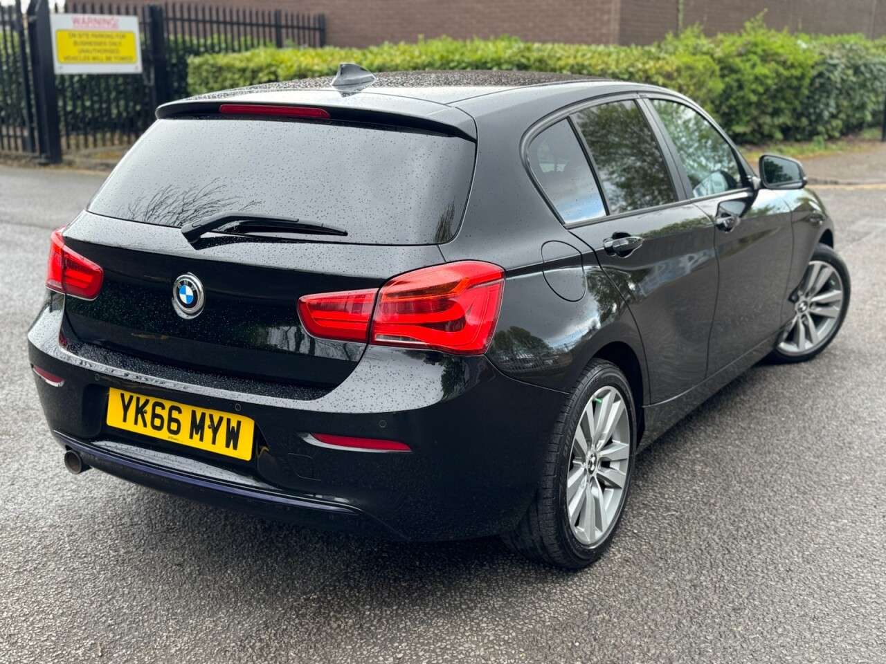 A 2016 BMW 1 SERIES 2.0 118d Sport Hatchback 5dr Diesel Auto Euro 6 (s/s) (150 ps) ULEZ+2FRO+SH A 2016 BMW 1 SERIES 2.0 118d Sport Hatchback 5dr Diesel Auto Euro 6 (s/s) (150 ps) ULEZ+2FRO+SH