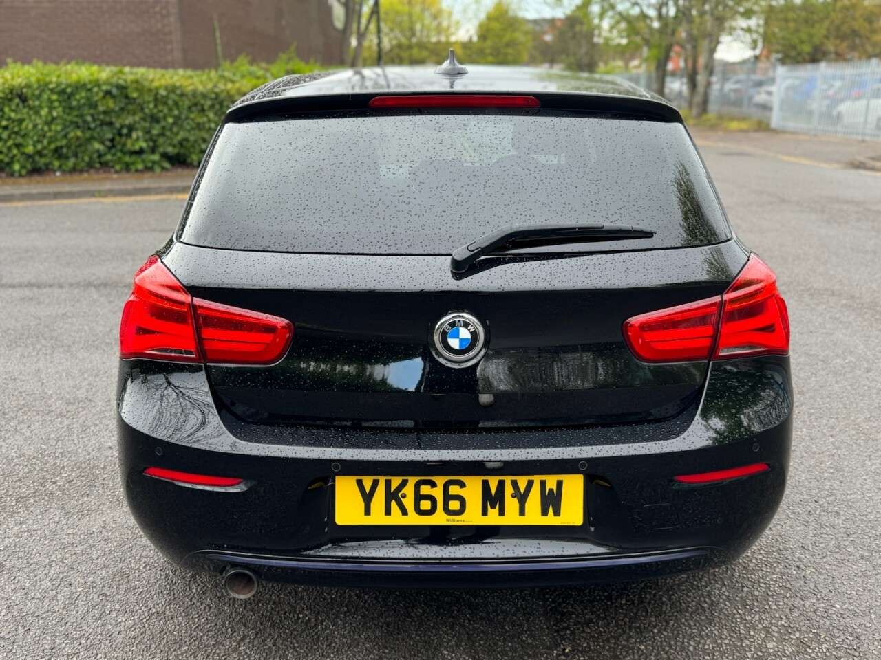 A 2016 BMW 1 SERIES 2.0 118d Sport Hatchback 5dr Diesel Auto Euro 6 (s/s) (150 ps) ULEZ+2FRO+SH A 2016 BMW 1 SERIES 2.0 118d Sport Hatchback 5dr Diesel Auto Euro 6 (s/s) (150 ps) ULEZ+2FRO+SH