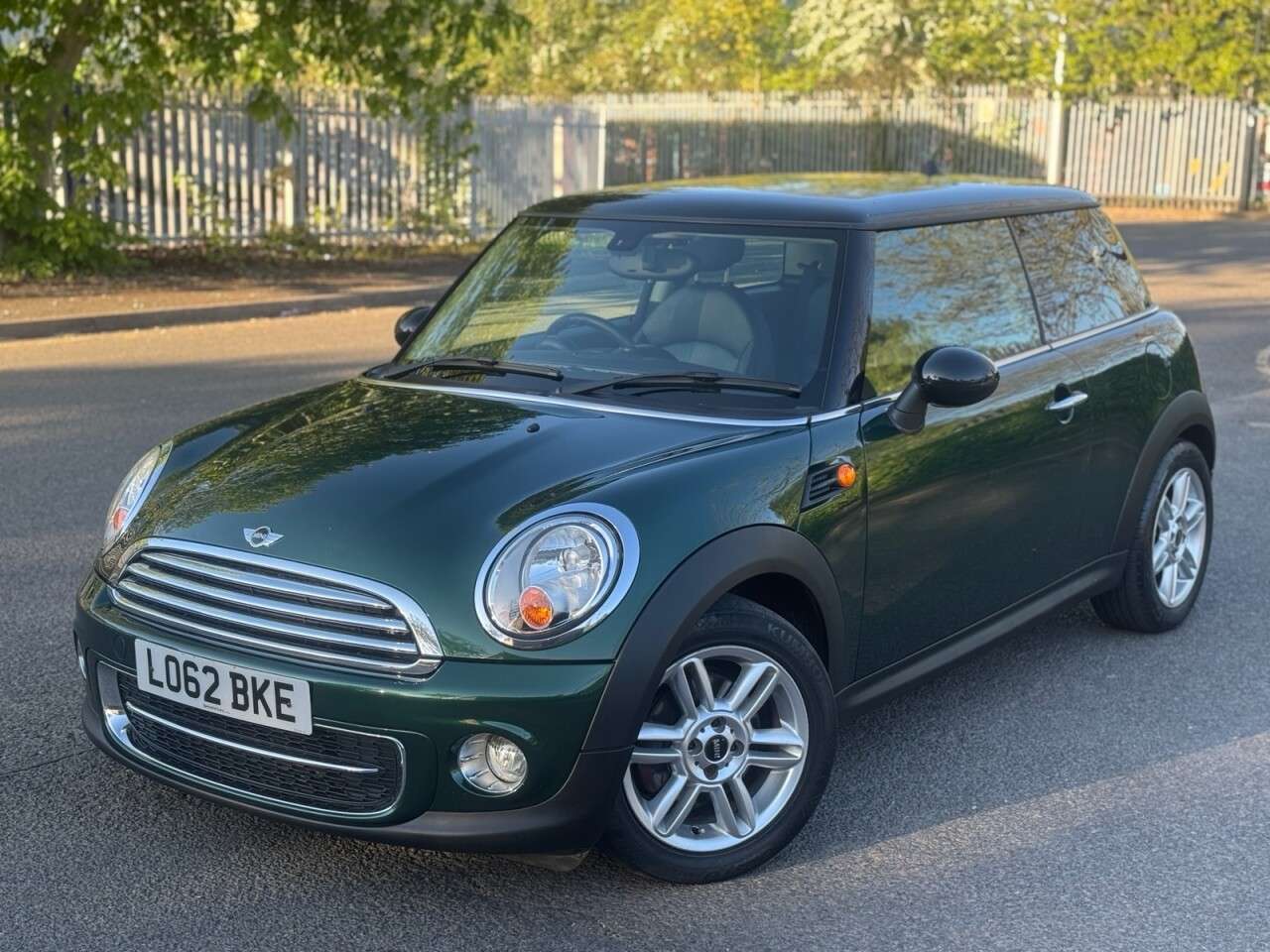 A 2012 MINI HATCH 2.0 Cooper D Hatchback 3dr Diesel Auto Euro 5 (112 ps) LOW MILES+SH+BLUETOO A 2012 MINI HATCH 2.0 Cooper D Hatchback 3dr Diesel Auto Euro 5 (112 ps) LOW MILES+SH+BLUETOO
