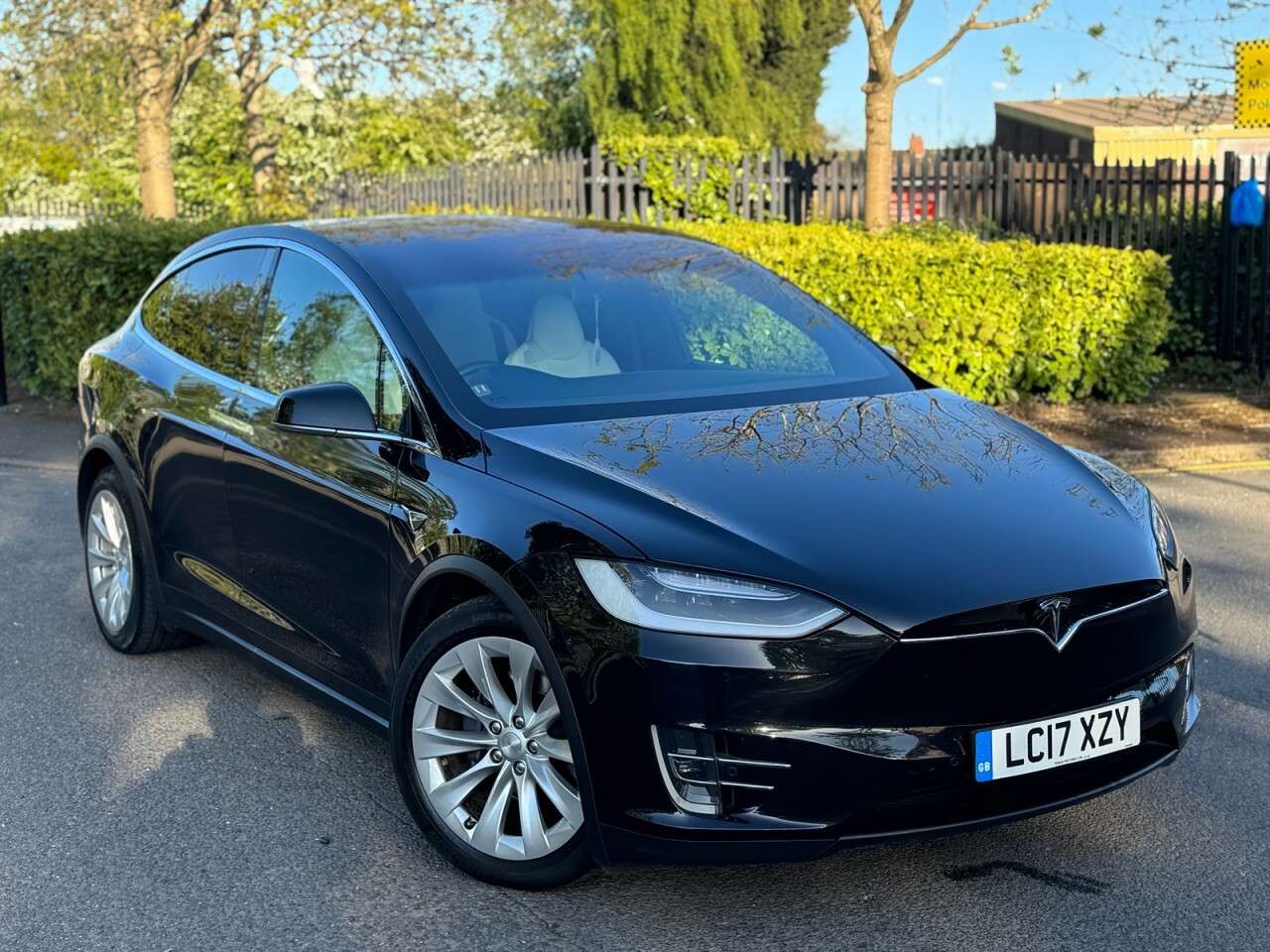 A 2017 TESLA MODEL X 90D (Dual Motor) SUV 5dr Electric Auto 4WDE (417 bhp) A 2017 TESLA MODEL X 90D (Dual Motor) SUV 5dr Electric Auto 4WDE (417 bhp)